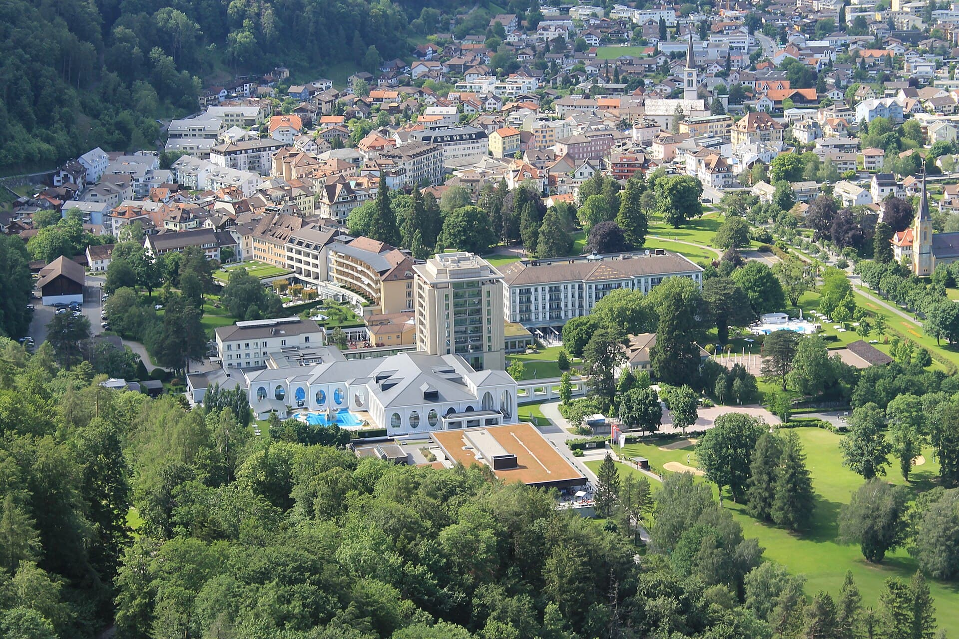 Grand Hotel Hof Ragaz (via Wikimedia Commons, CC BY-SA 4.0)