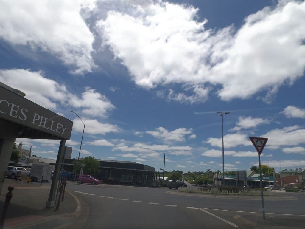 Street view near The Royal Hotel, Daylesford, Daylesford — © mander (CC BY-SA · Mapillary)