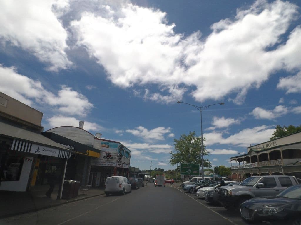 Street view near Ivesons Hotel, Daylesford — © mander (CC BY-SA · Mapillary)