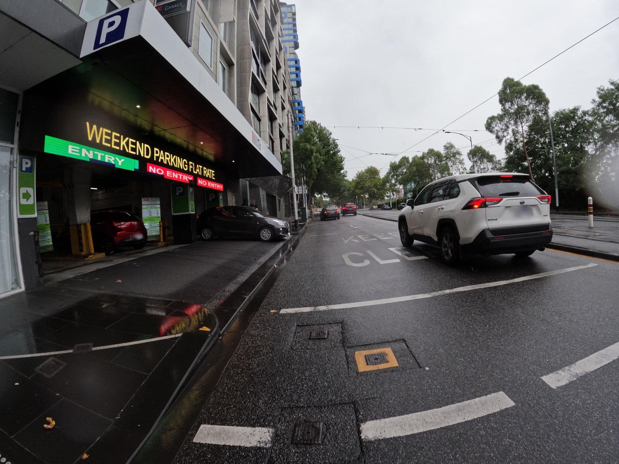 Street view near Flinders Street Apartments, Melbourne City Centre — © skillsy (CC BY-SA · Mapillary)