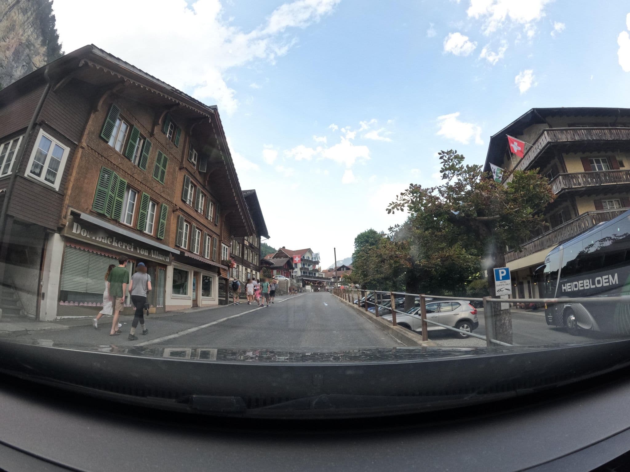 Street view near Staubbach, Lauterbrunnen — © vinisa (CC BY-SA · Mapillary)
