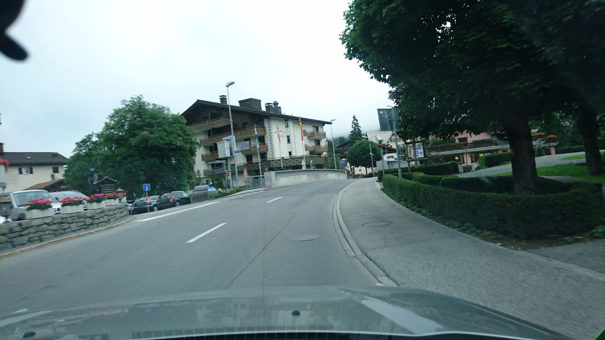 Street view near Silvretta Parkhotel, Klosters Serneus — © voschix (CC BY-SA · Mapillary)