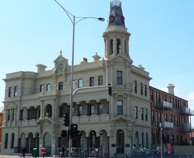 Victoria Hotel (via Wikimedia Commons, Public domain)
