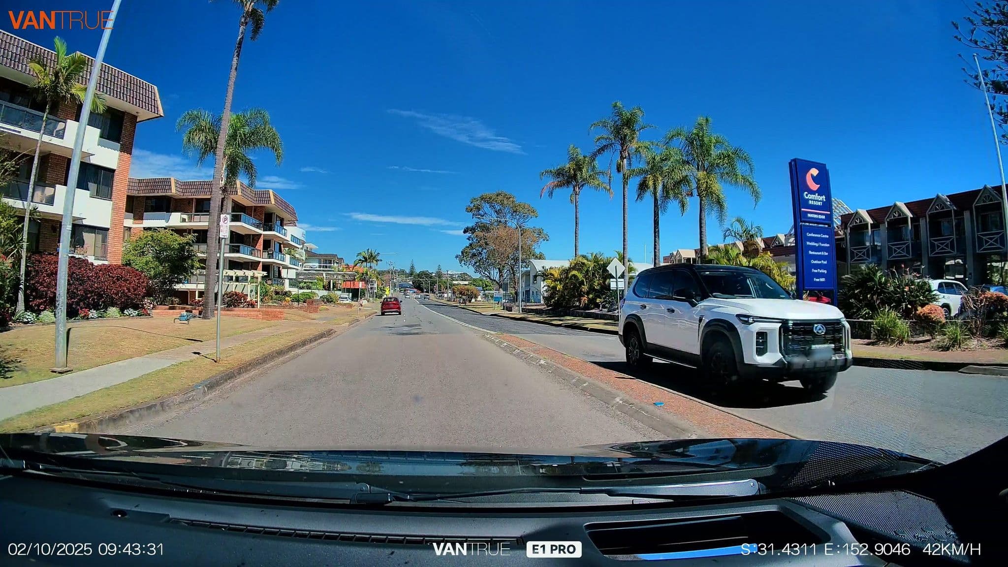 Street view near Comfort Resort Waters Edge, Port Macquarie — © davidar (CC BY-SA · Mapillary)