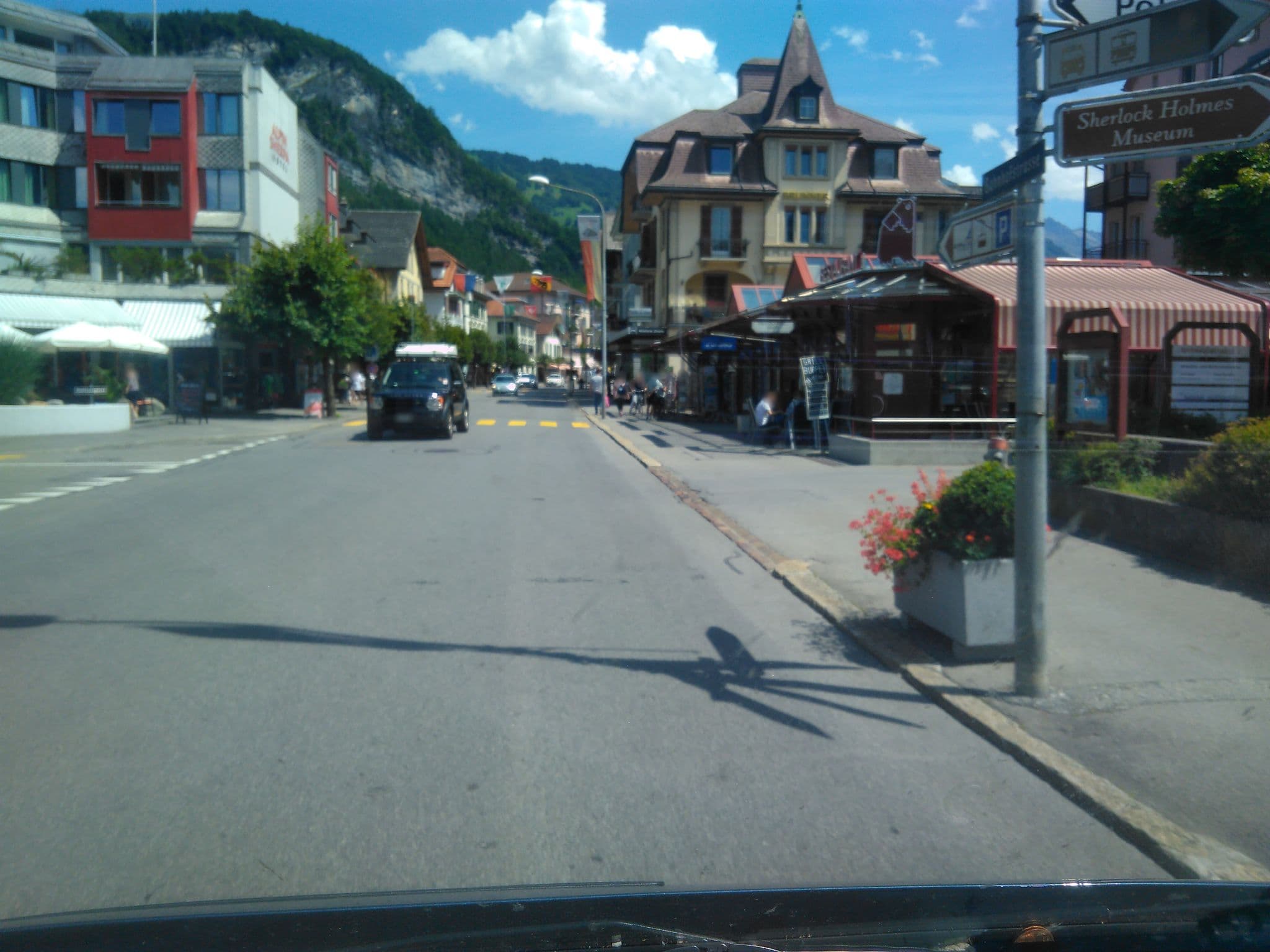 Street view near Meiringen, Meiringen — © mknight (CC BY-SA · Mapillary)