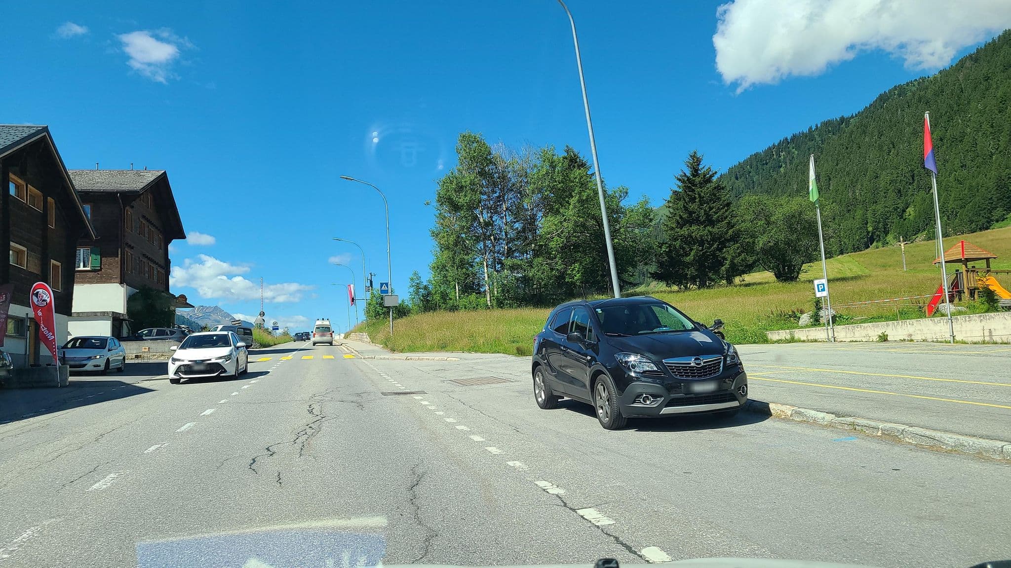 Street view near Blinnenhorn, Fiesch — © chrisbeddow (CC BY-SA · Mapillary)