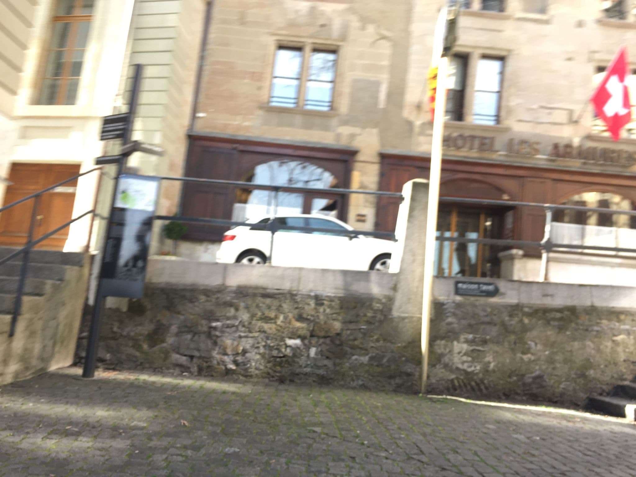 Street view near Les Armures, Geneva — © thepriben (CC BY-SA · Mapillary)