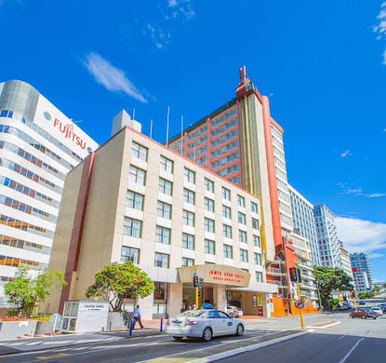 James Cook Hotel Grand Chancellor (via Wikimedia Commons, CC0)