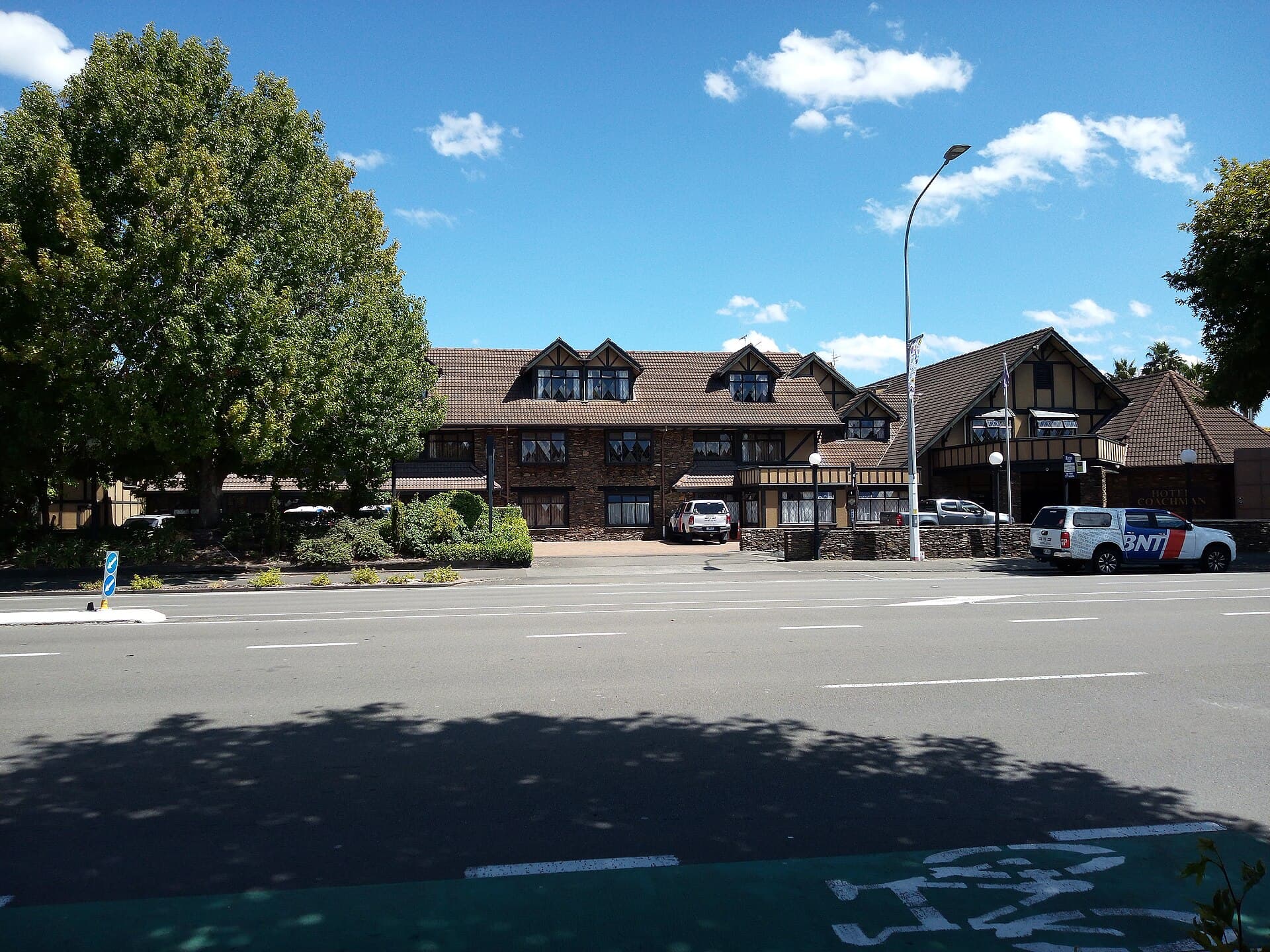 Distinction Coachman Hotel Palmerston North (via Wikimedia Commons, CC BY-SA 3.0)