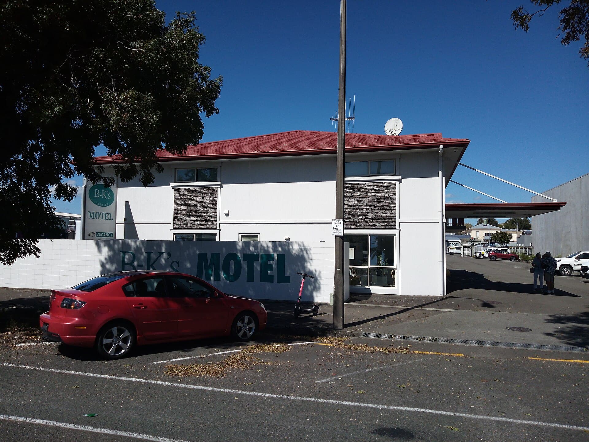 BKs Premier Motel Palmerston North (via Wikimedia Commons, CC BY-SA 4.0)