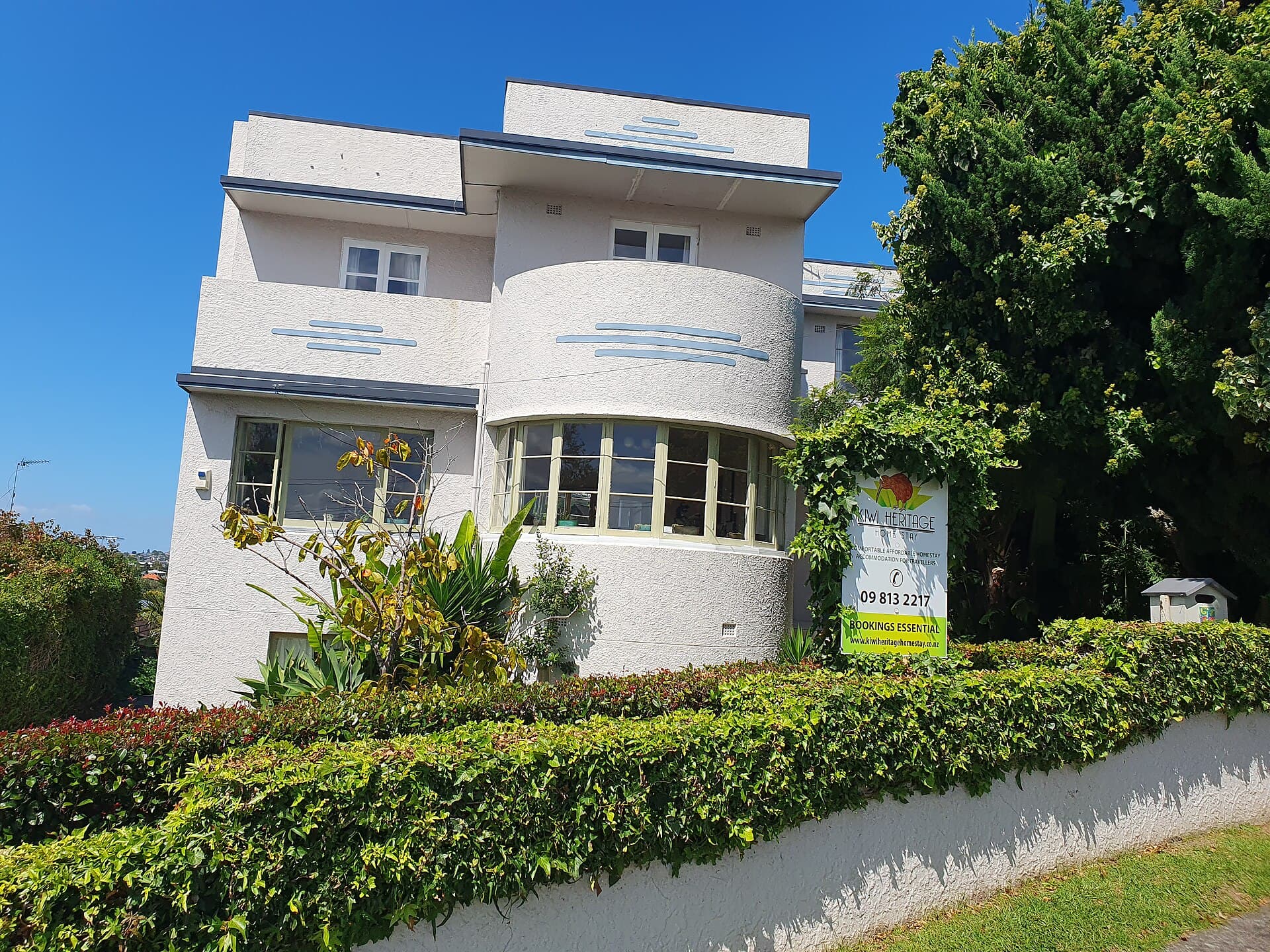 Kiwi Heritage Homestay (via Wikimedia Commons, CC BY-SA 3.0)