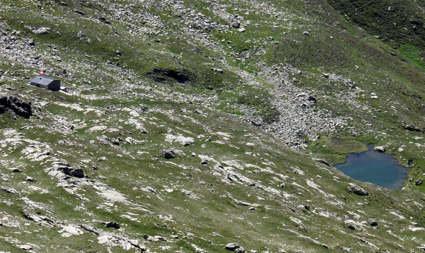Rifugio Gana Rossa (via Wikimedia Commons, CC BY-SA 3.0)