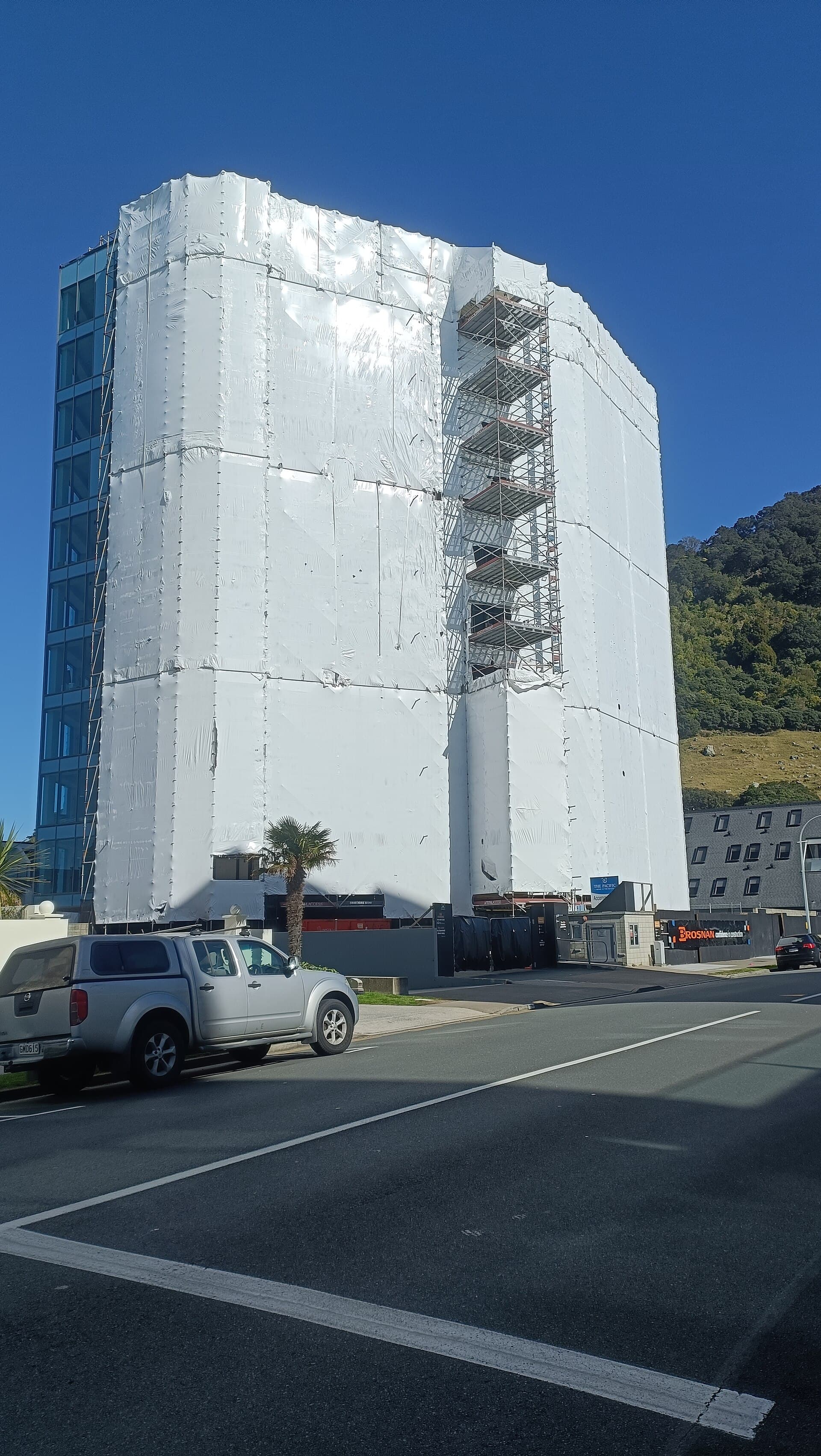 The Pacific Apartments (via Wikimedia Commons, CC BY-SA 3.0)