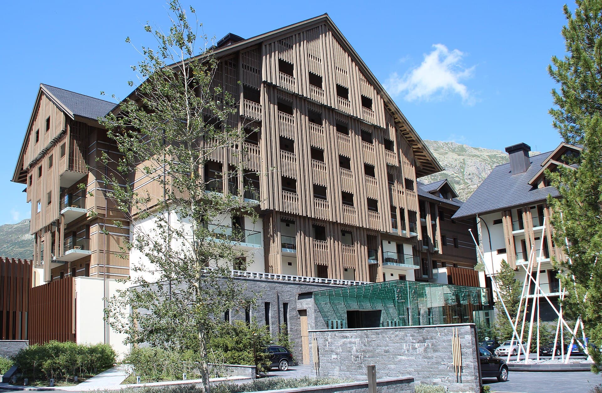 The Chedi Andermatt (via Wikimedia Commons, CC BY-SA 3.0)