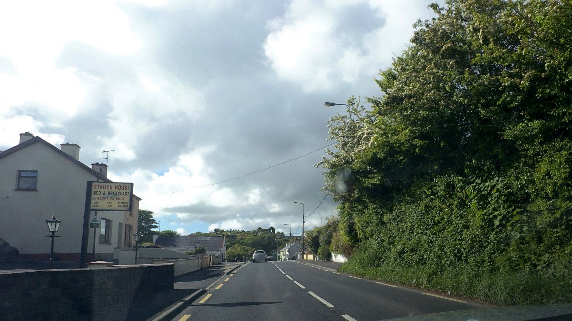 Street view near Station House B&B, Ennistimon — © moenk (CC BY-SA · Mapillary)