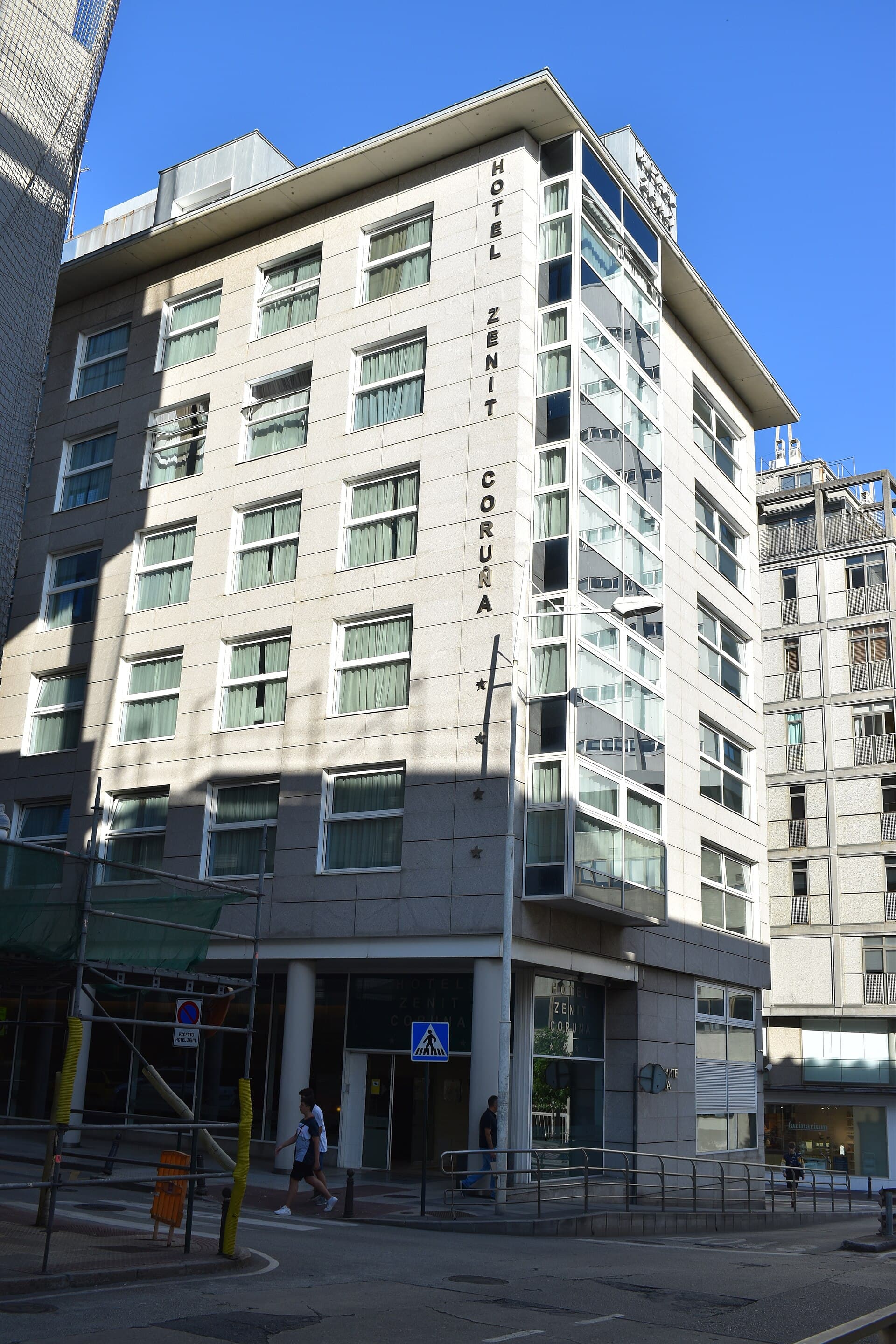 Hotel Zenit Coruña (via Wikimedia Commons, CC BY-SA 4.0)