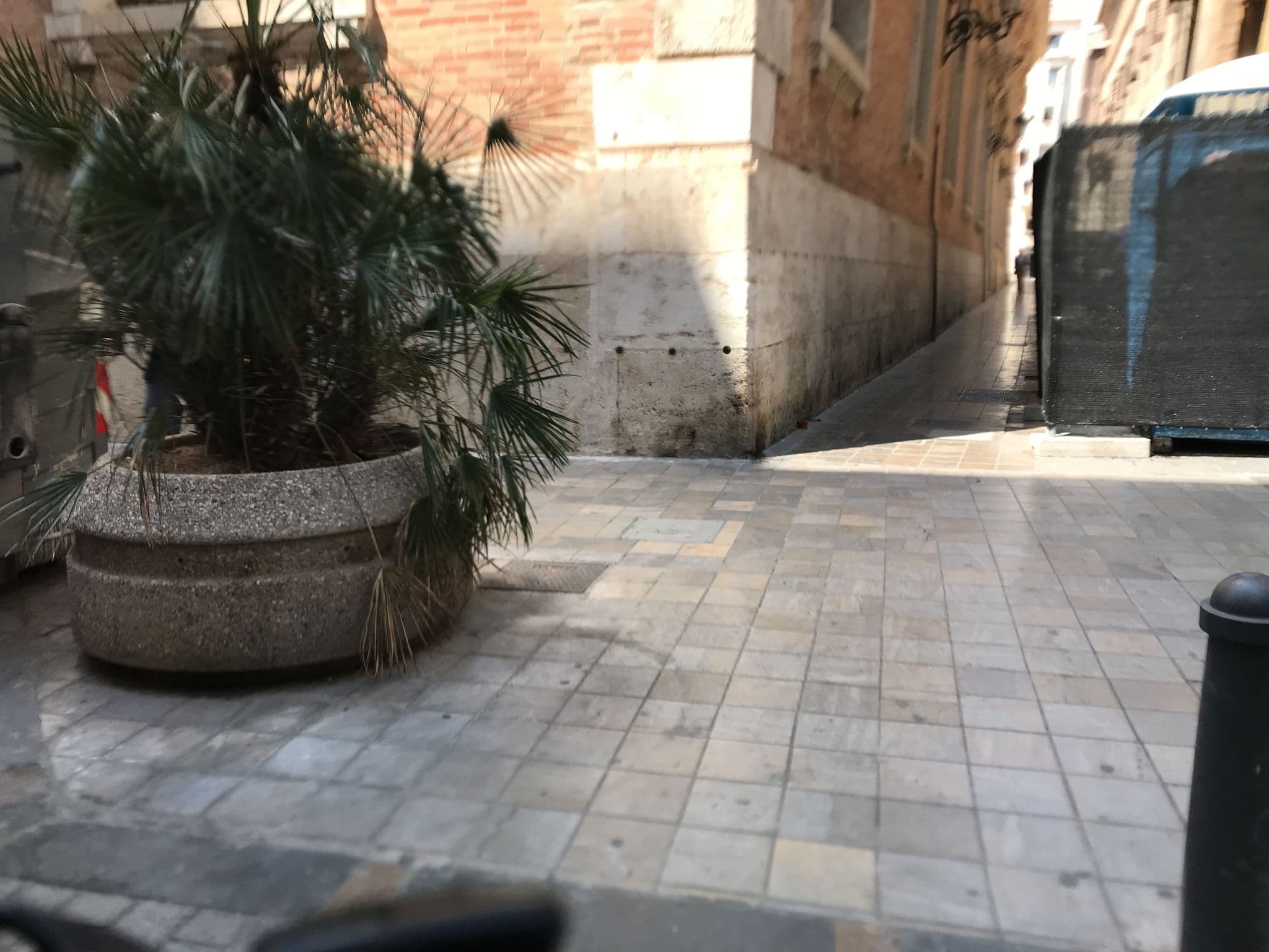 Street view near Blanq Comedias, Valencia