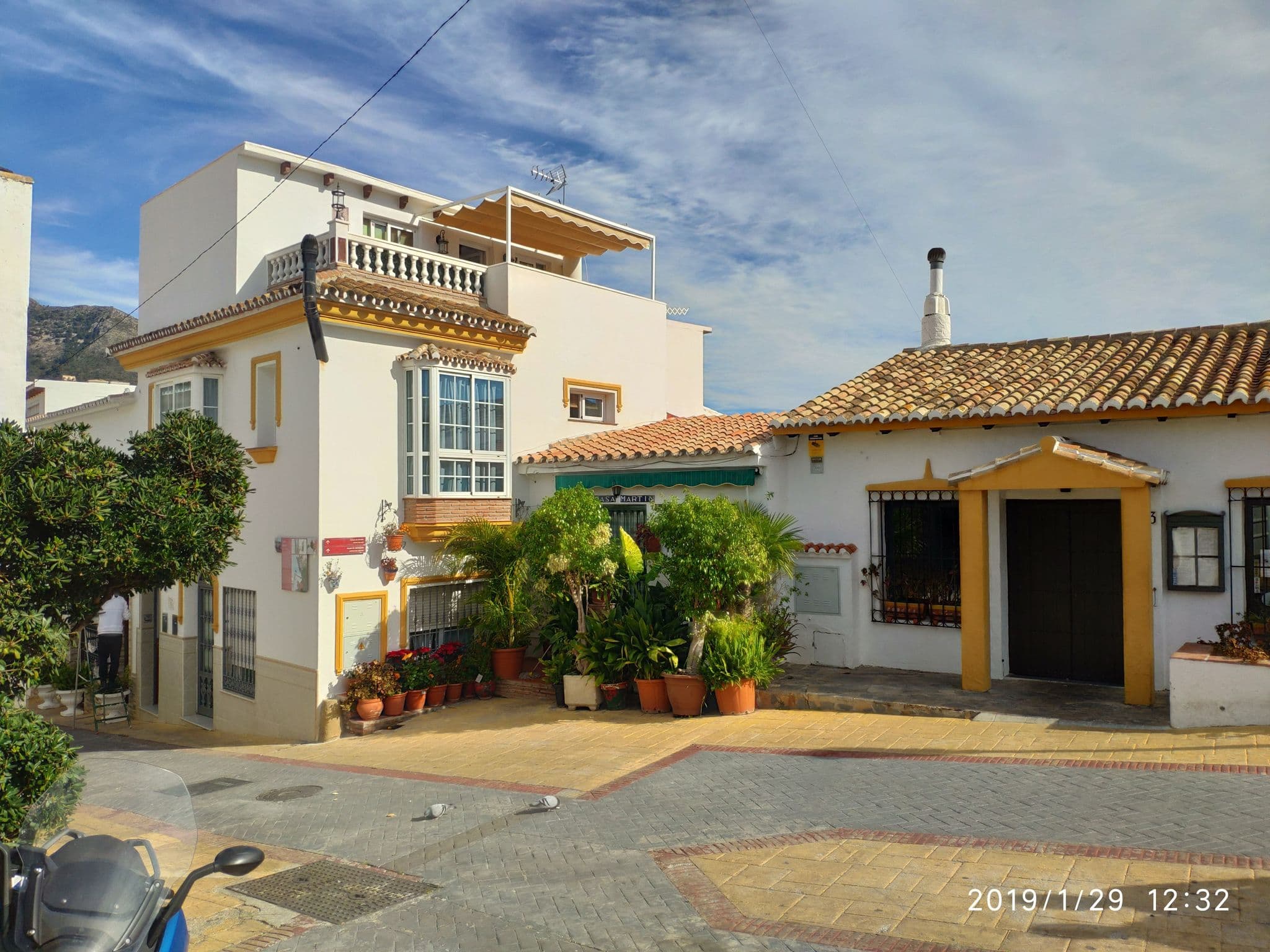 Street view near Hotel La Fonda de Benalmádena, Benalmádena — © km2bp (CC BY-SA · Mapillary)