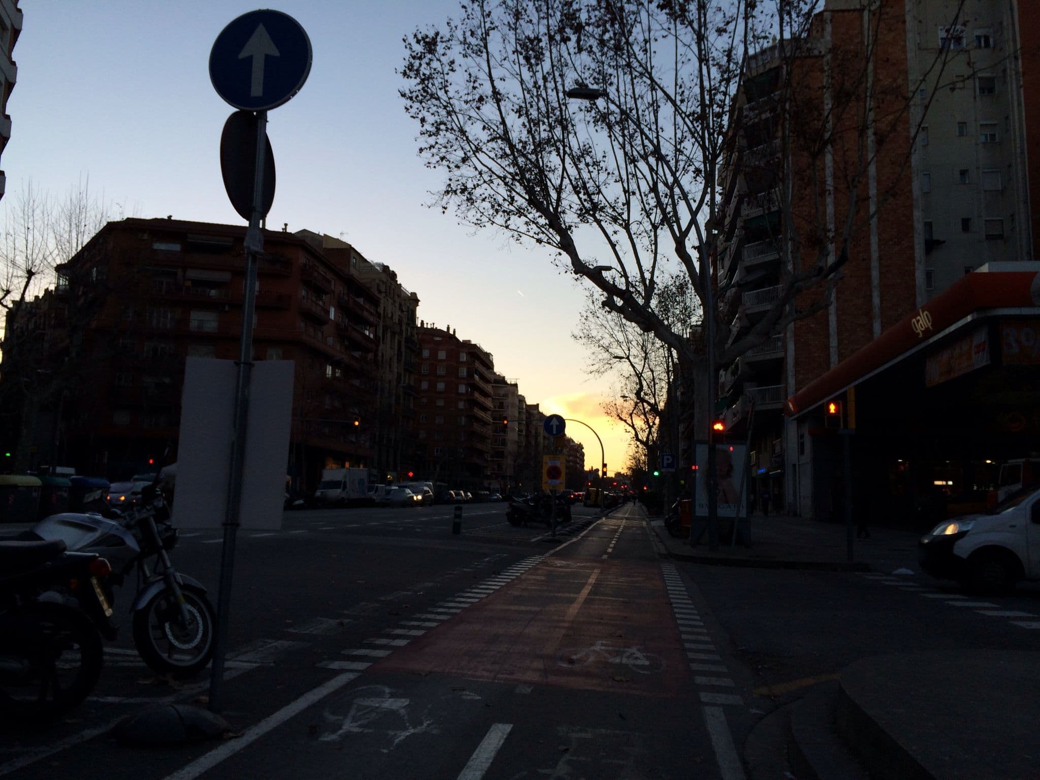 Street view near Hotel Concordia Barcelona, Poble Sec — © paulinus (CC BY-SA · Mapillary)