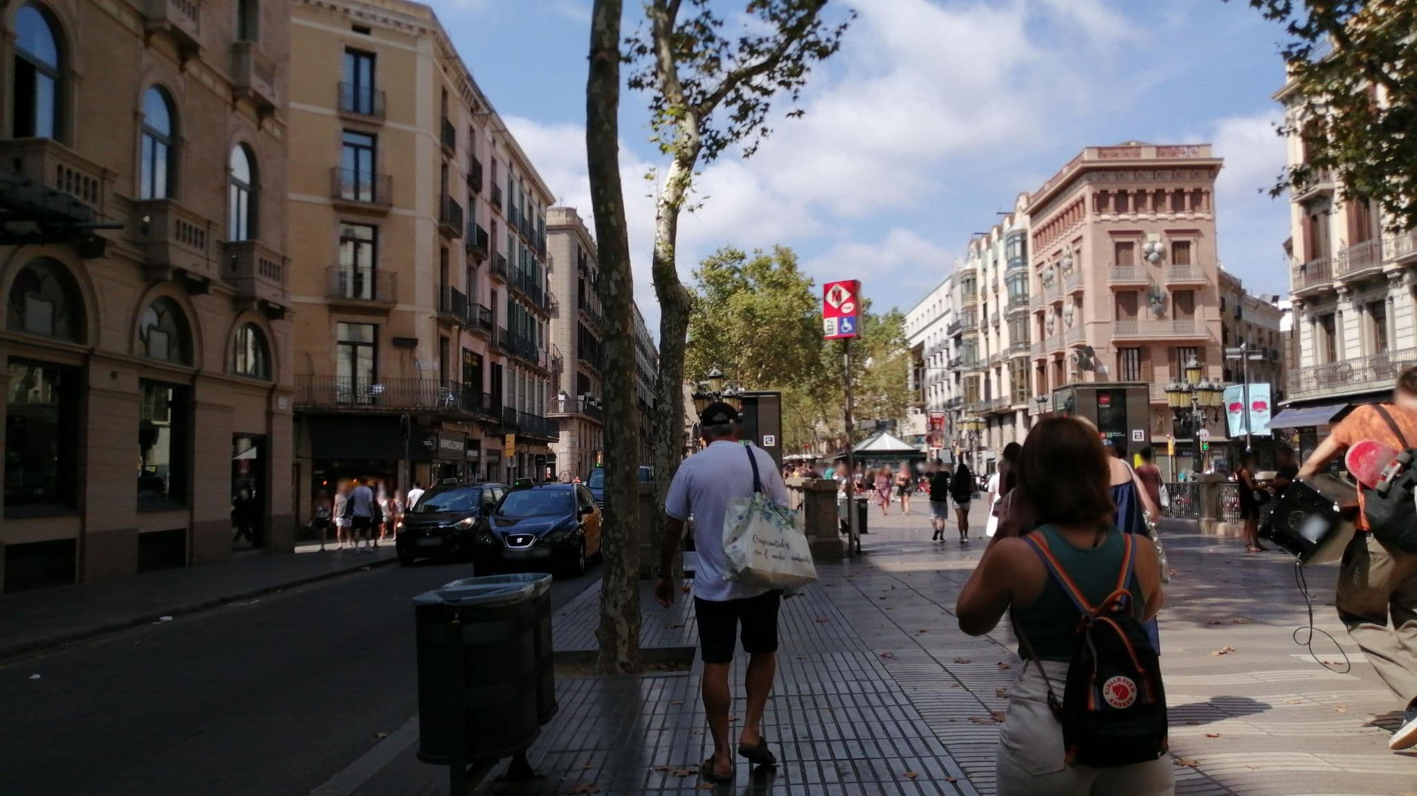 Street view near Hotel Ramblas Internacional, Ciutat Vella — © alememex (CC BY-SA · Mapillary)