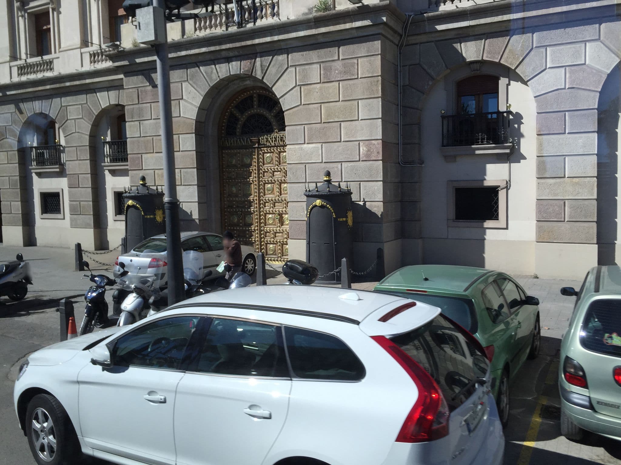 Street view near Duquesa de Cardona Hotel 4 Sup by Grup Duquessa, Sant Pere, Santa Caterina i La Ribera — © till (CC BY-SA · Mapillary)