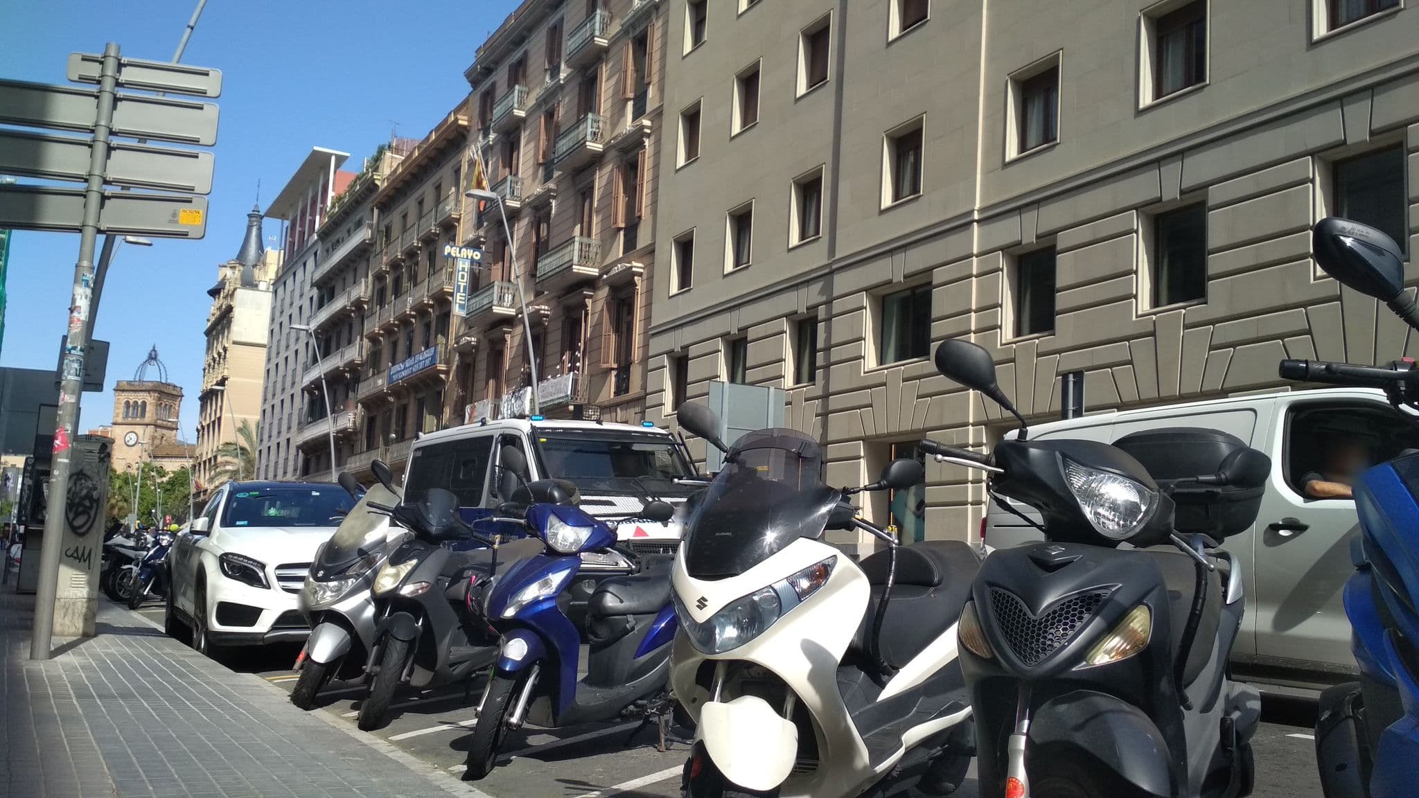 Street view near Hotel Catalonia Ramblas, Eixample — © toniserra (CC BY-SA · Mapillary)