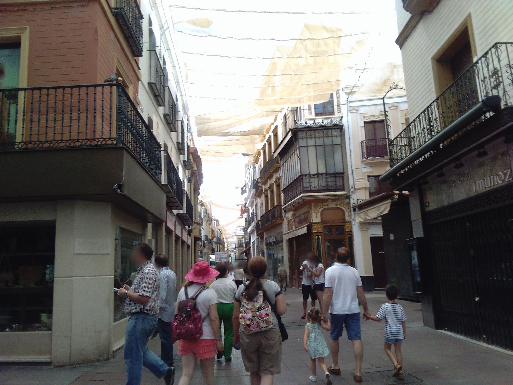 Street view near Welldone Quality-Crystal Pool, Sevilla