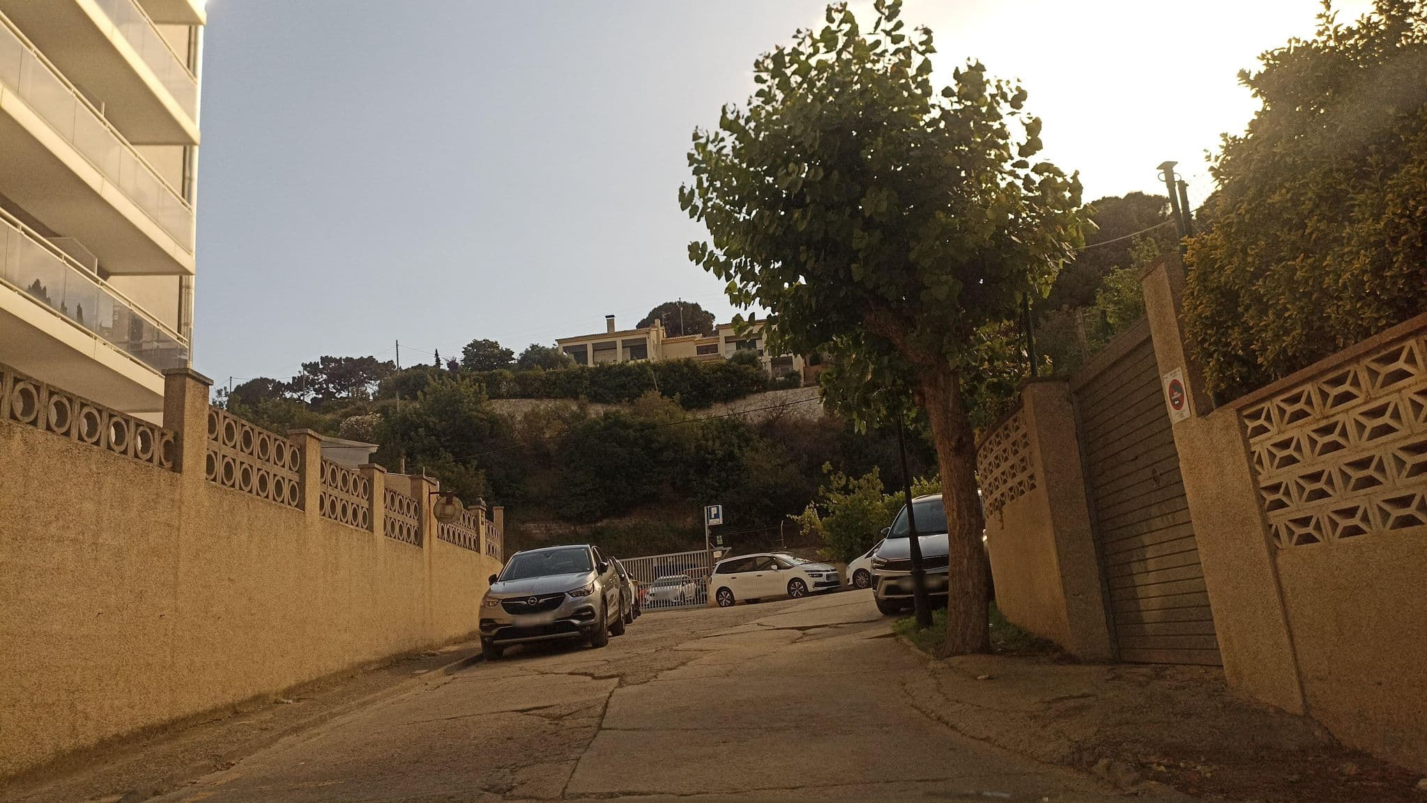 Street view near Hotel Oasis Park Splash, Calella — © toniserra (CC BY-SA · Mapillary)
