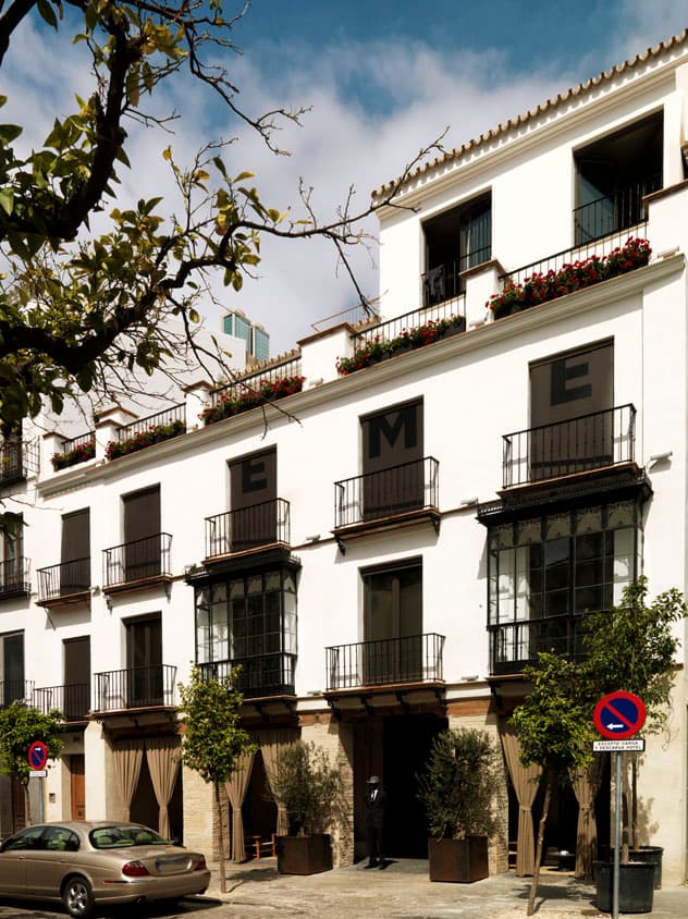 EME Catedral Mercer Hotel (via Wikimedia Commons, CC BY-SA 4.0)