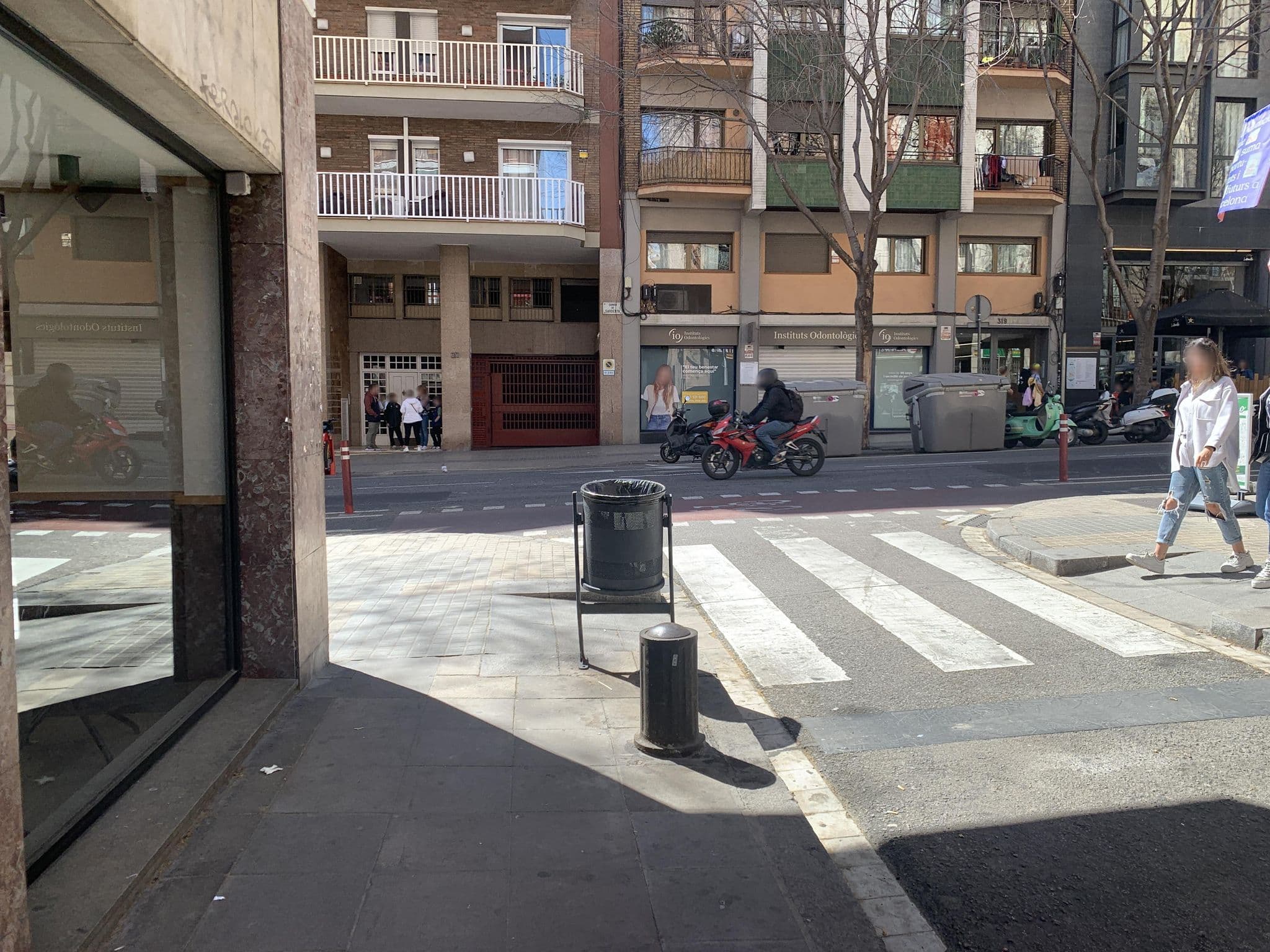 Street view near Hotel Sagrada Familia Apartments, Sagrada Família — © robot8a (CC BY-SA · Mapillary)