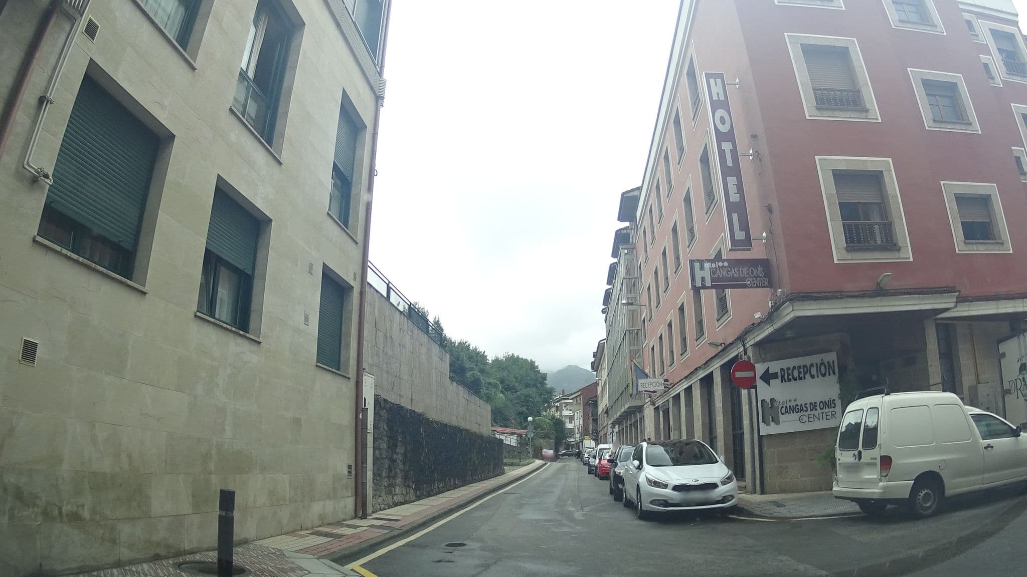 Street view near Hotel Cangas de Onis Center, Cangas de Onís — © robertogeb (CC BY-SA · Mapillary)