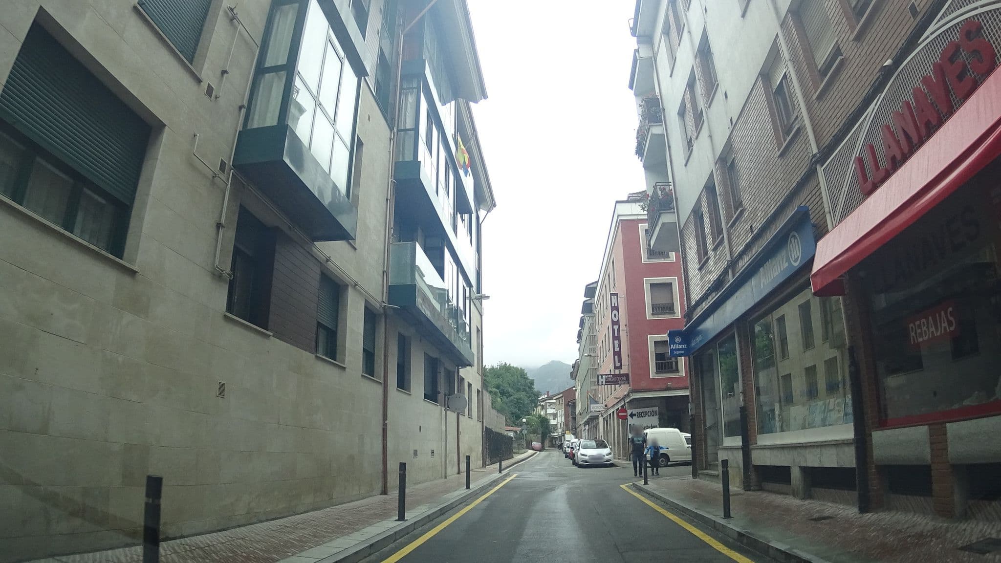 Street view near Hotel Virgen de Covadonga, Cangas de Onís — © robertogeb (CC BY-SA · Mapillary)
