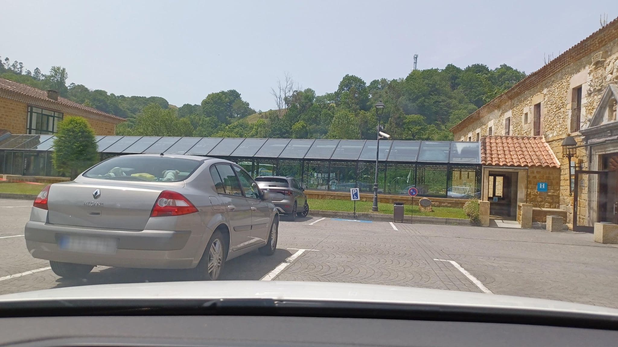Street view near Parador de Cangas de Onis, Parres — © normanm (CC BY-SA · Mapillary)
