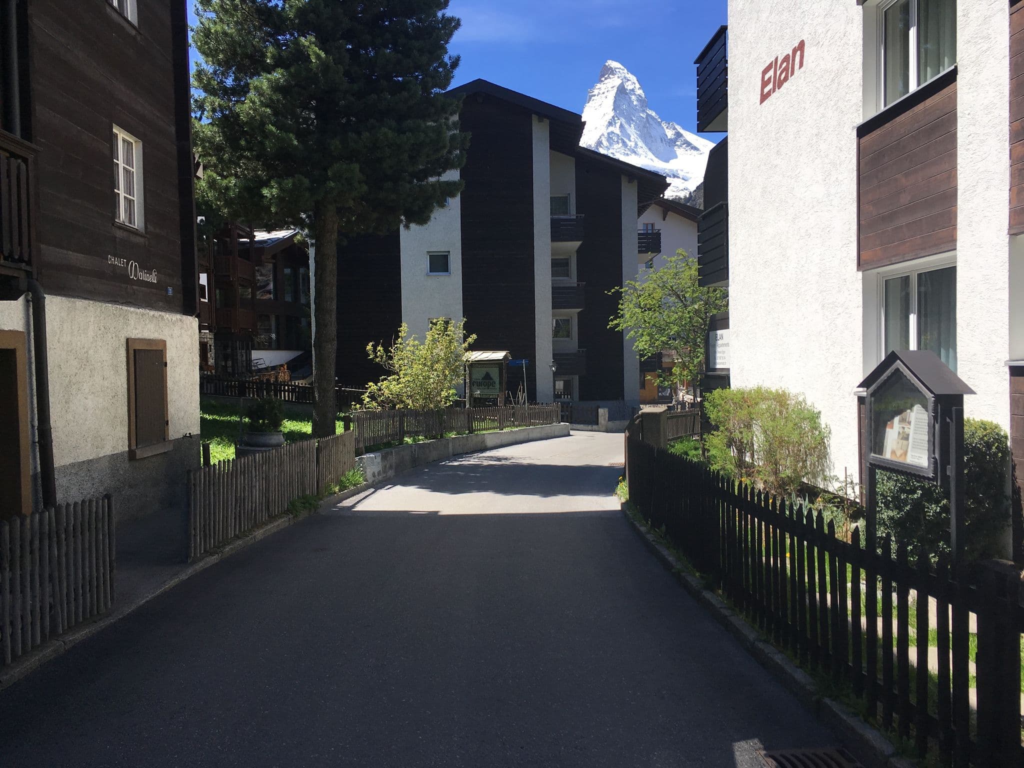 Street view near Jolimont, Zermatt