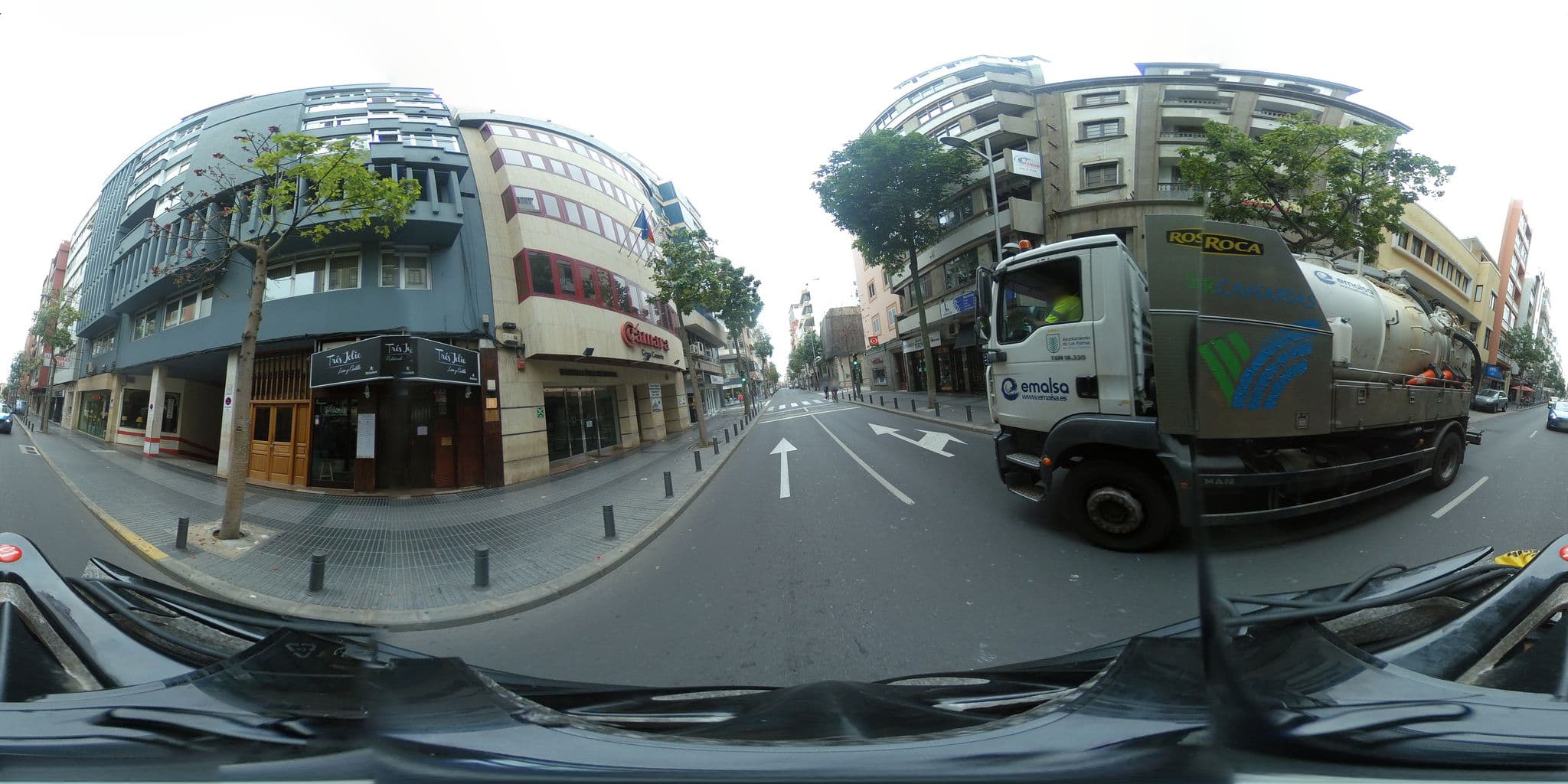 Street view near Casa Andrea León y Castillo, Las Palmas de Gran Canaria — © javiersanp (CC BY-SA · Mapillary)