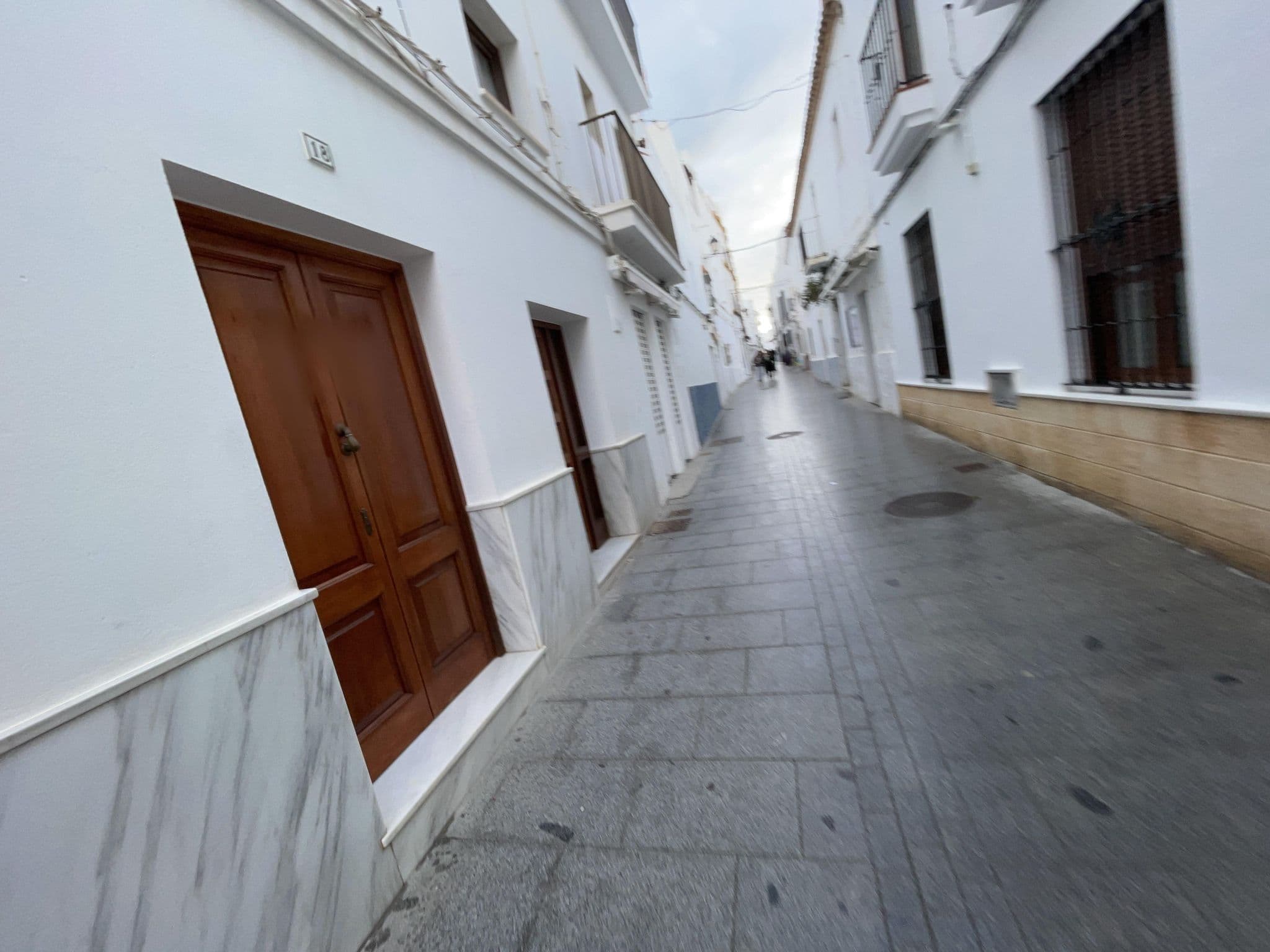 Street view near Hostal Casandra – antiguo Hostal Los Valencianos, Conil de la Frontera — © seraq (CC BY-SA · Mapillary)