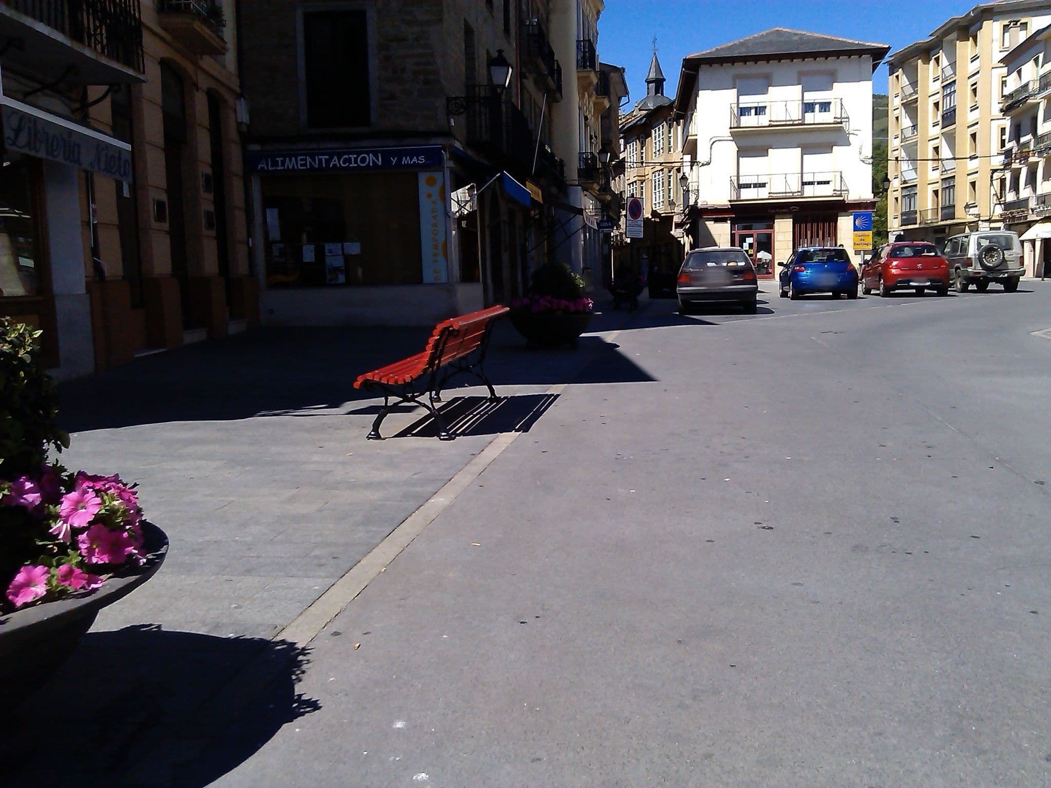 Street view near Hotel “El Casino”, Villafranca del Bierzo — © changchun1 (CC BY-SA · Mapillary)