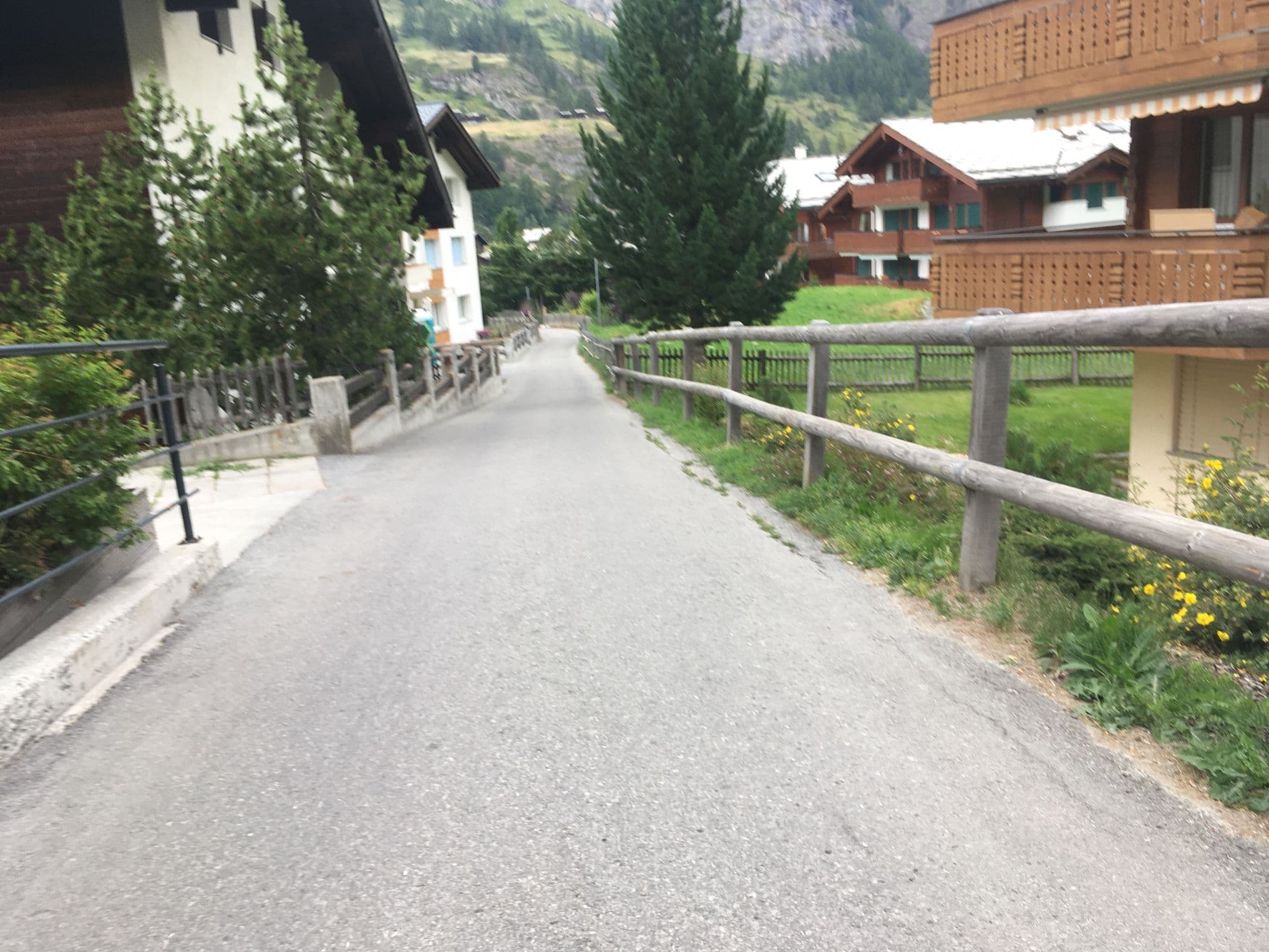 Street view near Schwalbennest, Zermatt