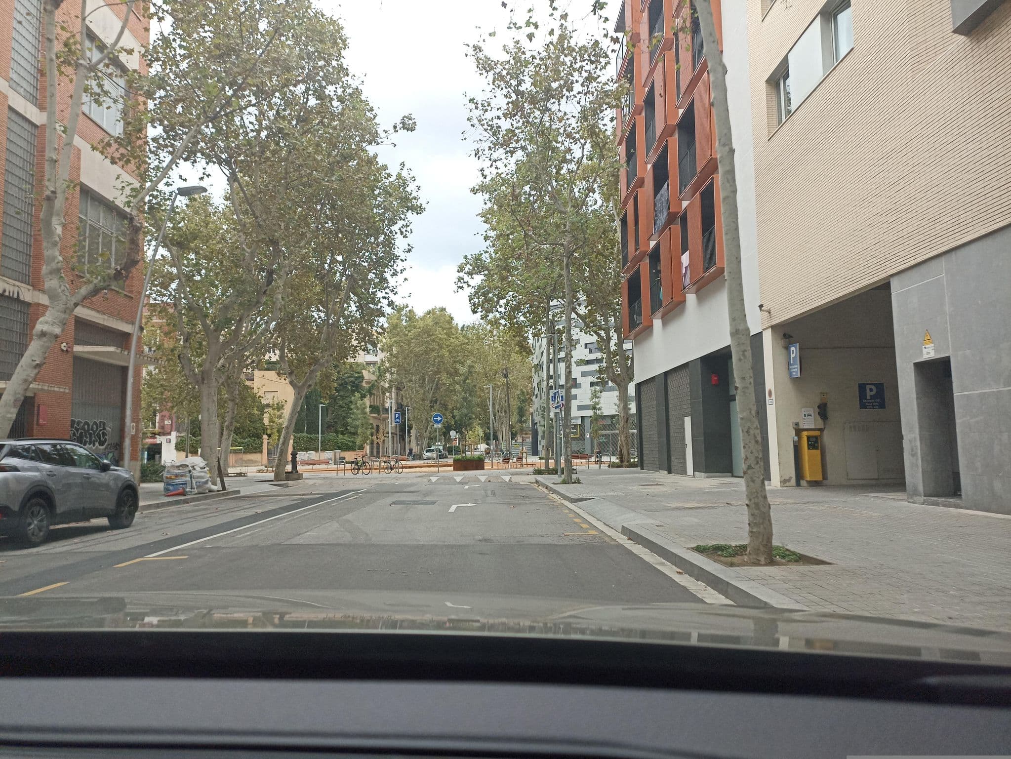Street view near Hotel Ibis Barcelona Plaza Glories 22, el Parc i la Llacuna del Poblenou — © toniserra (CC BY-SA · Mapillary)