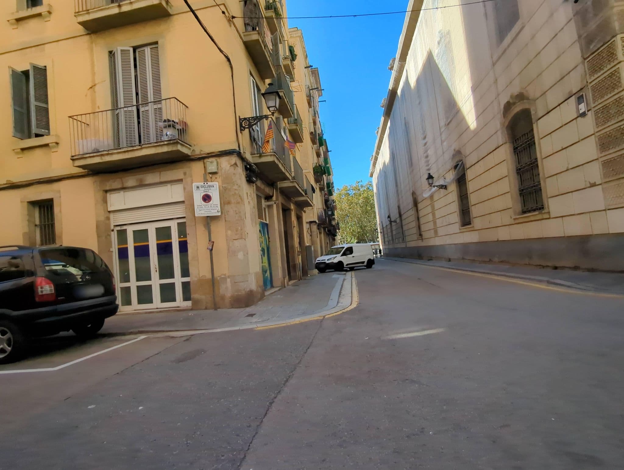 Street view near Hotel Lyon, Sant Pere, Santa Caterina i La Ribera — © miguel_andrade (CC BY-SA · Mapillary)