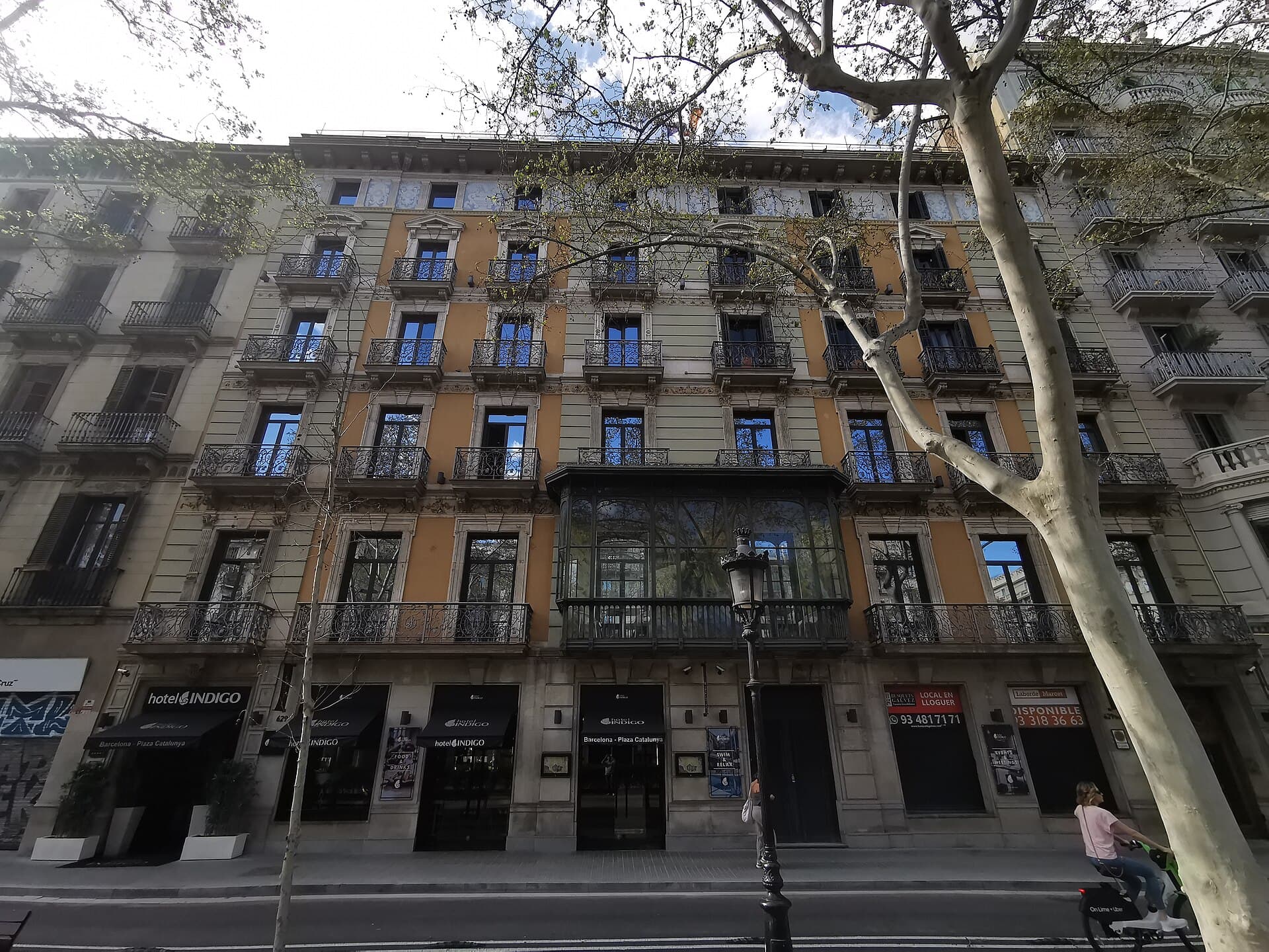 Hotel Indigo Barcelona - Plaza Catalunya (via Wikimedia Commons, CC BY-SA 3.0)