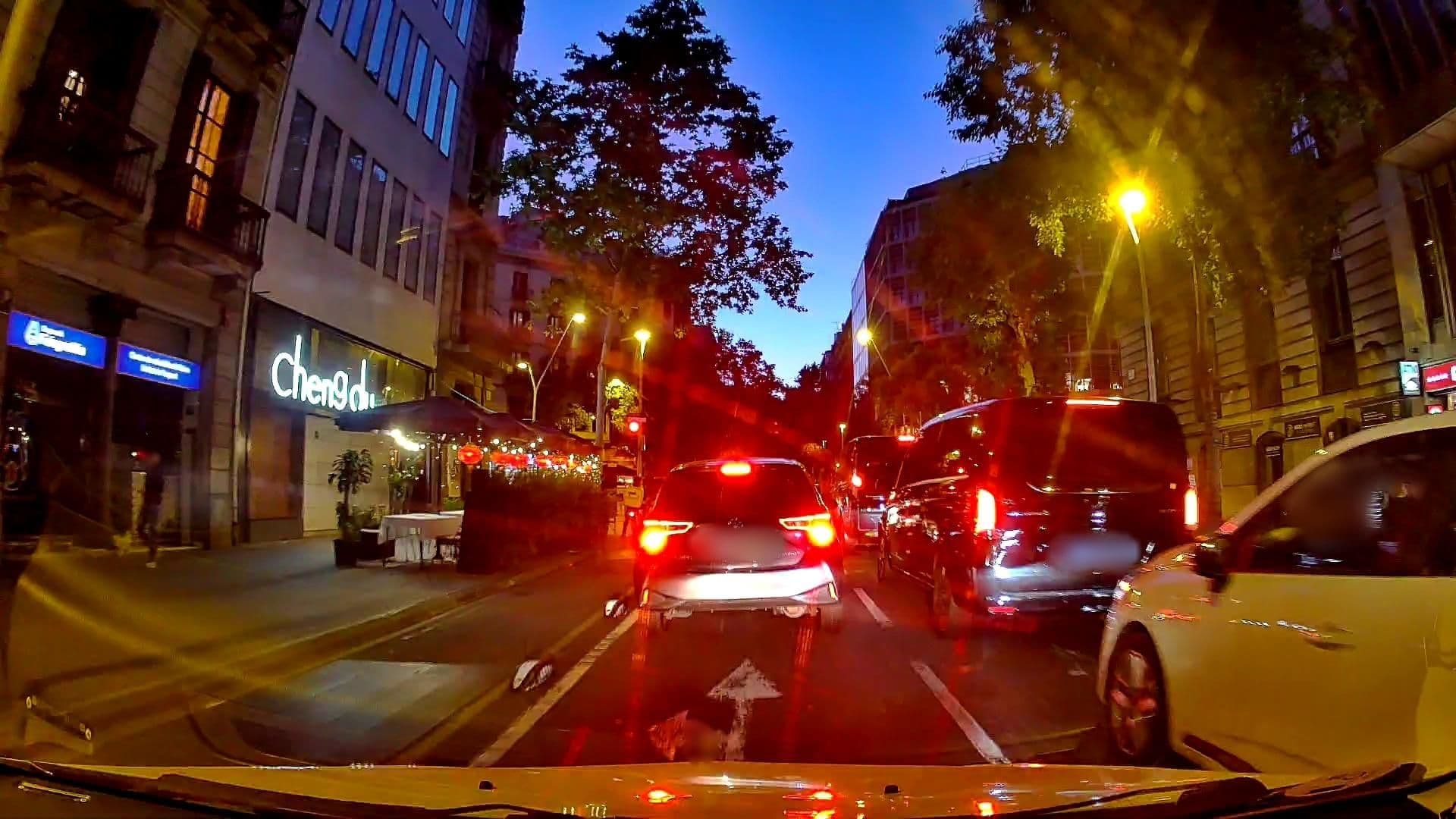 Street view near Hostal Live Natura Barcelona, Dreta de l'Eixample — © m_esp_32 (CC BY-SA · Mapillary)