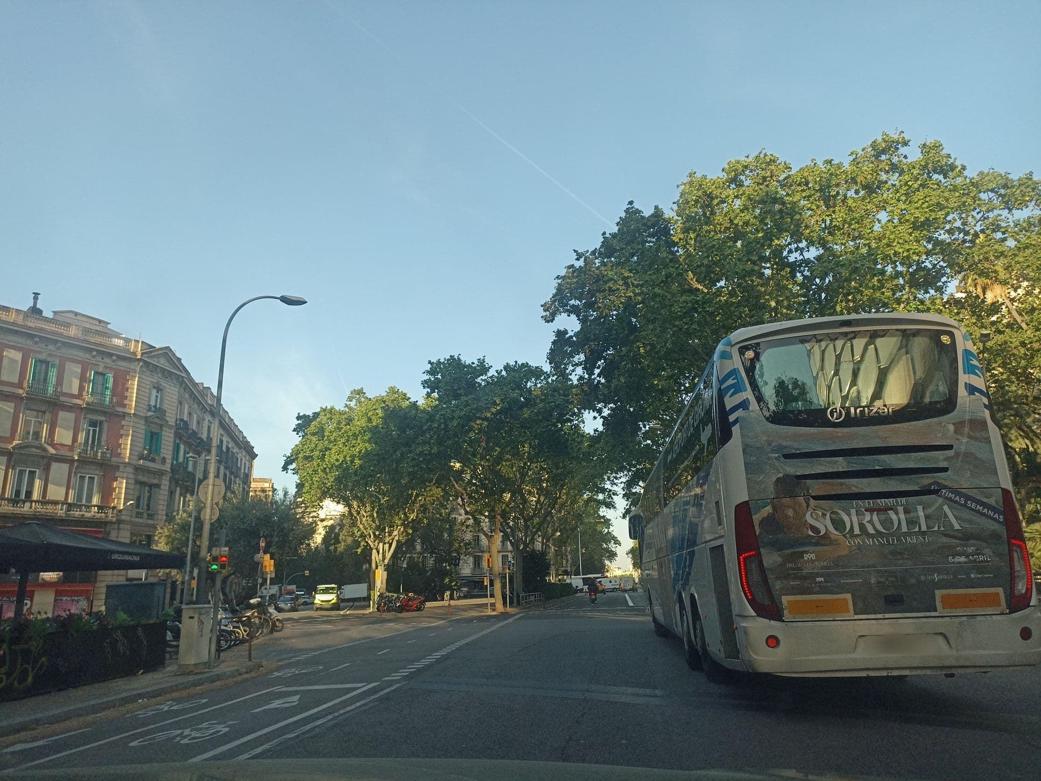 Street view near Hotel Urquinaona Barcelona, Barri Gòtic — © toniserra (CC BY-SA · Mapillary)