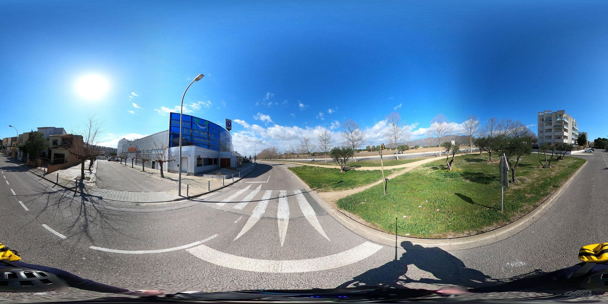 Street view near Prestige Hotels, Roses — © geovelo (CC BY-SA · Mapillary)