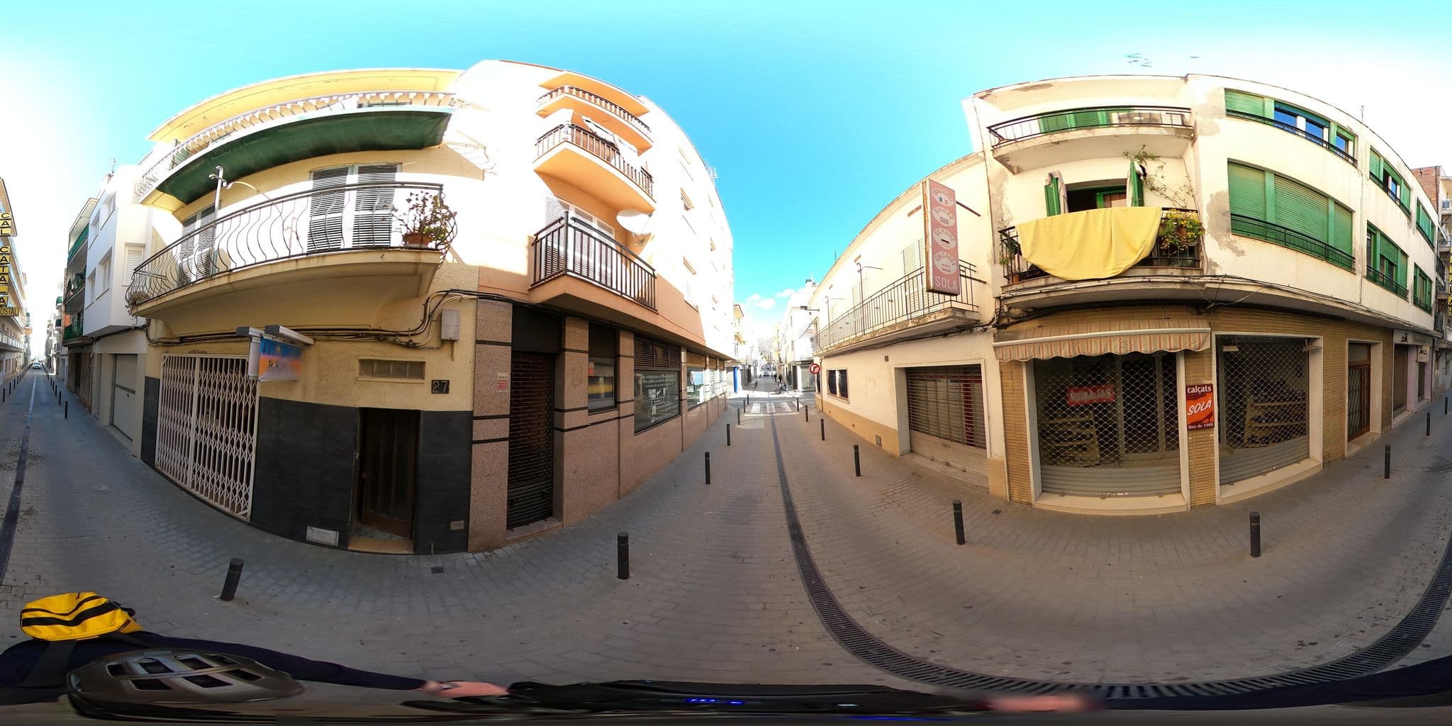 Street view near Hostal Colonia, Roses — © geovelo (CC BY-SA · Mapillary)