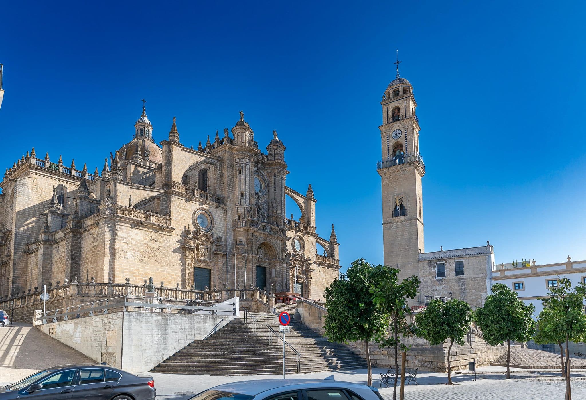 Street view near CATEDRAL SUITES, Jerez de la Frontera — © algirdasc (CC BY-SA · Mapillary)