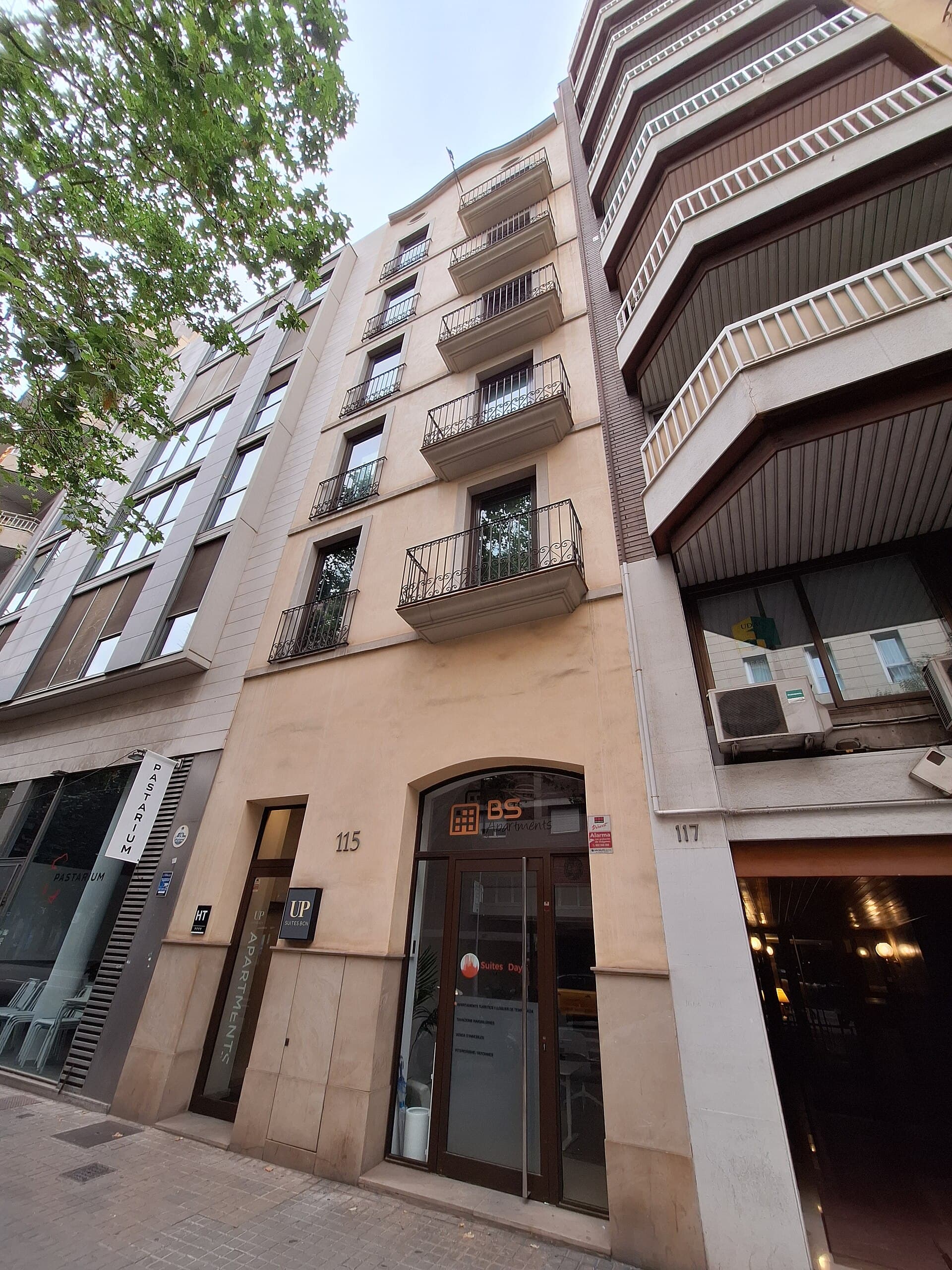 Up Suites BCN (via Wikimedia Commons, CC BY-SA 3.0)