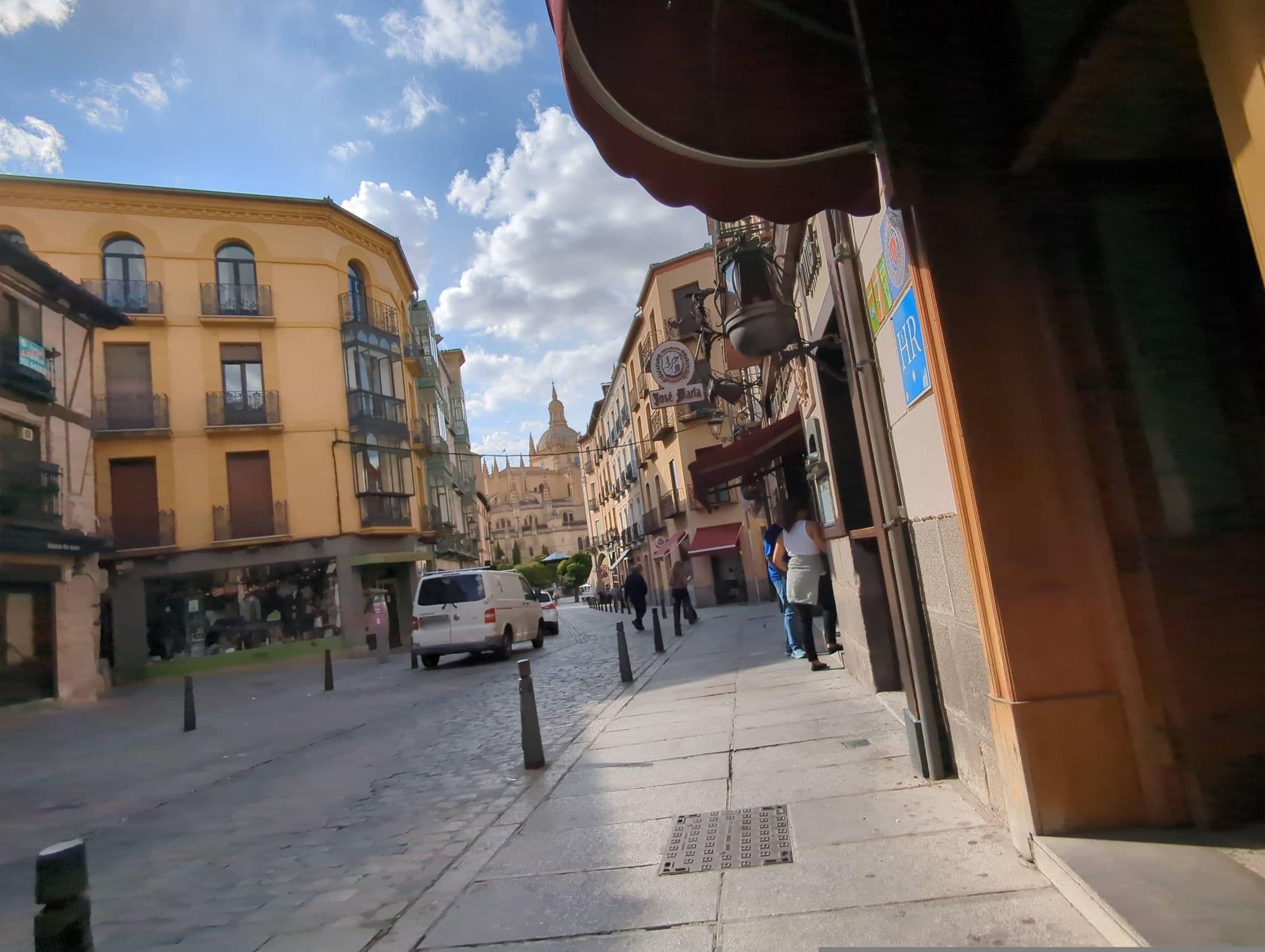 Street view near Hostal Plaza, Segovia — © miguel_andrade (CC BY-SA · Mapillary)