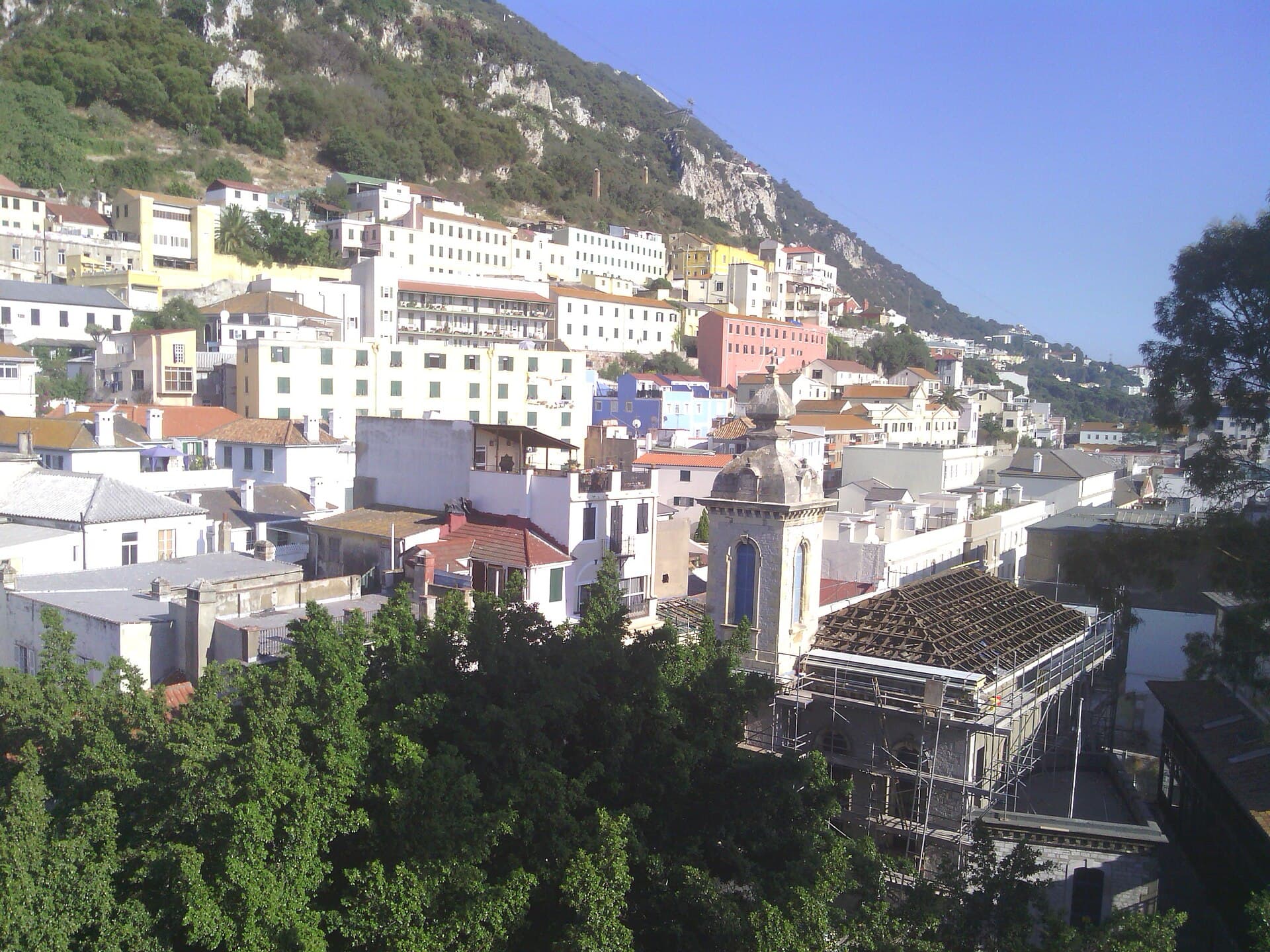 The Eliott Hotel (via Wikimedia Commons, CC BY-SA 3.0)
