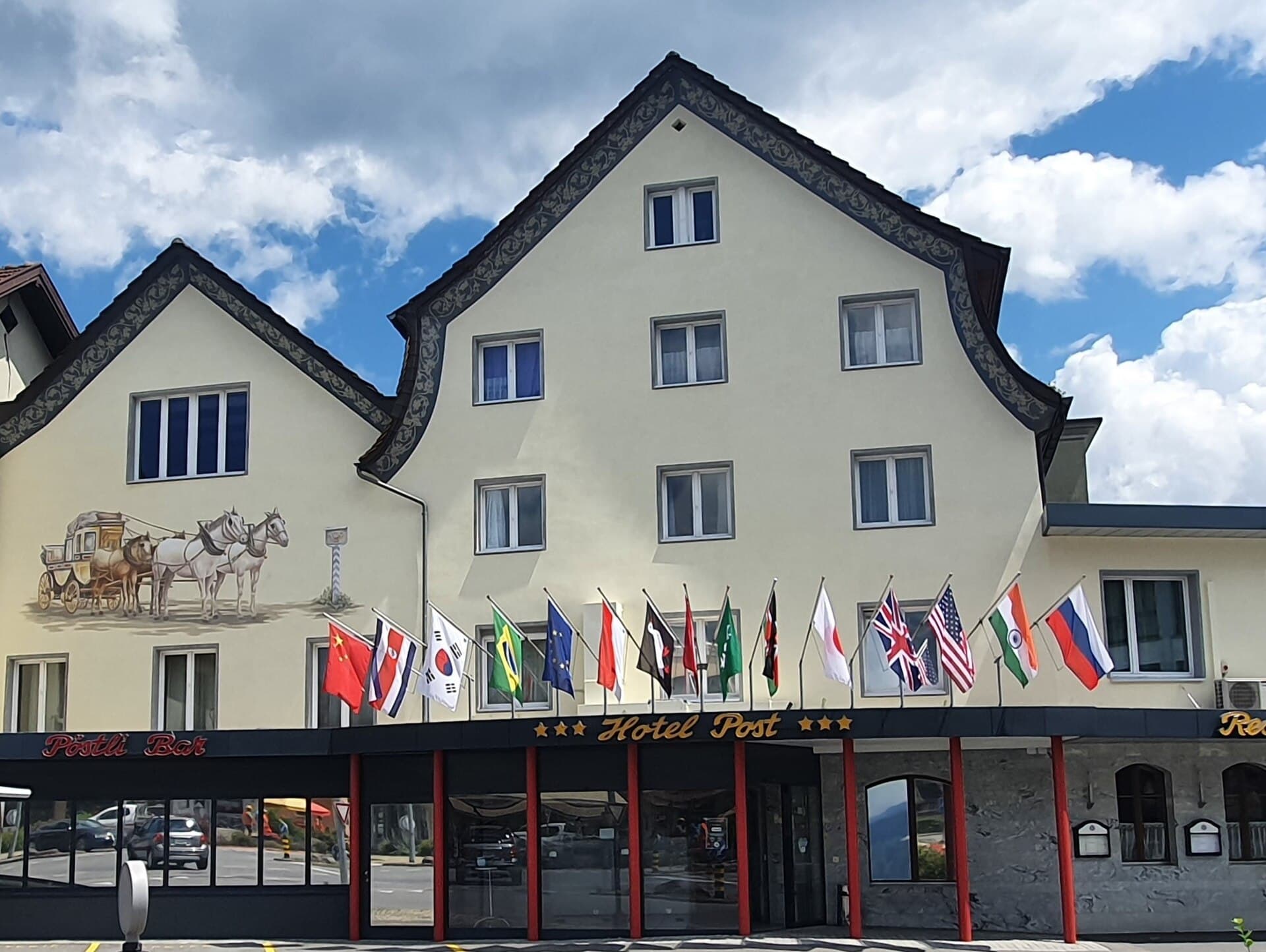 Hotel Post (via Wikimedia Commons, CC BY-SA 4.0)